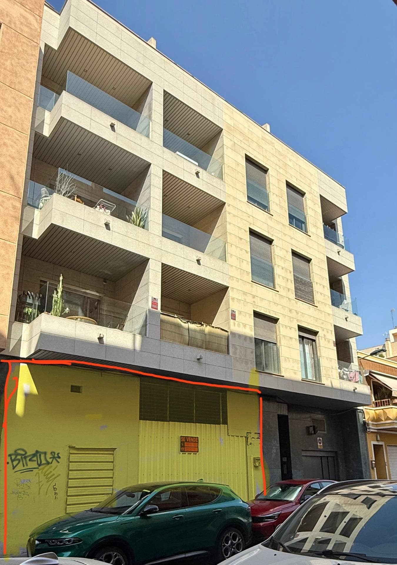 Large ground floor commercial premises with direct access from the street with a constructed area of approximately 222 m2, about 180 m from the Promenade and the Natural Pools, close to local businesses with high pedestrian traffic. Completely open-plan, without previous use; this allows a customization of the space for your commercial activity. With electrical installations, plumbing, drainage and smoke extraction system. The entire facade can be glazed to create shop windows. Perfect location to open your business! Easily accessible and visible!