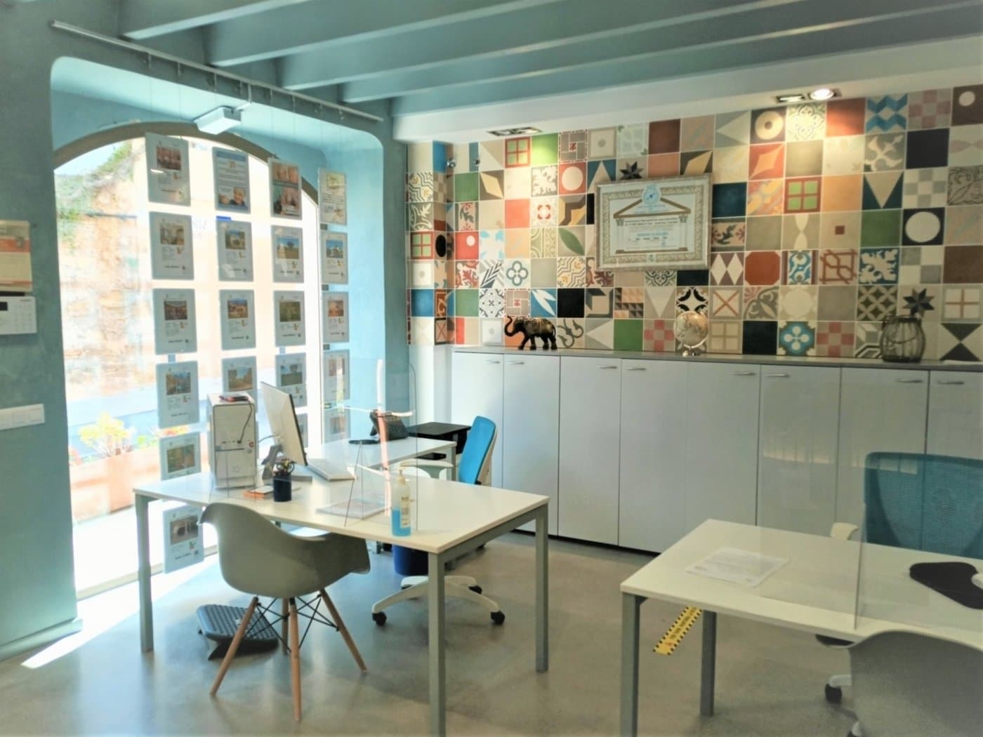 Unique Opportunity in the Heart of Capdepera. This exclusive commercial premises is located on one of Capdepera’s two main streets — a high-traffic area just steps away from the renowned Plaça de l’Orient, the town’s central leisure spot and home to its weekly market.. Situated on the ground floor of a small residential building with only two neighbours above, this space offers privacy and a prime location. The property is split across two levels: the main floor and a spacious basement, connected by an internal staircase. The ground floor includes an open-plan area with space for three workstations, direct access to a large garden patio, a private office with built-in wardrobes, a storage room, and a large, stylish restroom for both men and women.. The basement, currently used as storage, offers a generous space with two vaulted areas ideal for converting into additional offices or meeting rooms.. Combining design and functionality, the space features aluminium and wooden double-glazed windows, visible wooden beams, polished concrete flooring in the main area, vintage hydraulic tiles in the office, textured walls, bathrooms with microcement and decorative wallpaper. It also includes ducted air conditioning with heat pump, a full alarm system with indoor and outdoor cameras, fire alarm, LED lighting, planters on the pavement, and facade and courtyard lighting with spotlights, signage, and display windows.. The property is sold fully furnished with high-quality office furniture and computer systems — ready to operate from day one!. Taxes, notary fees, and property registration costs are not included in the sale price.