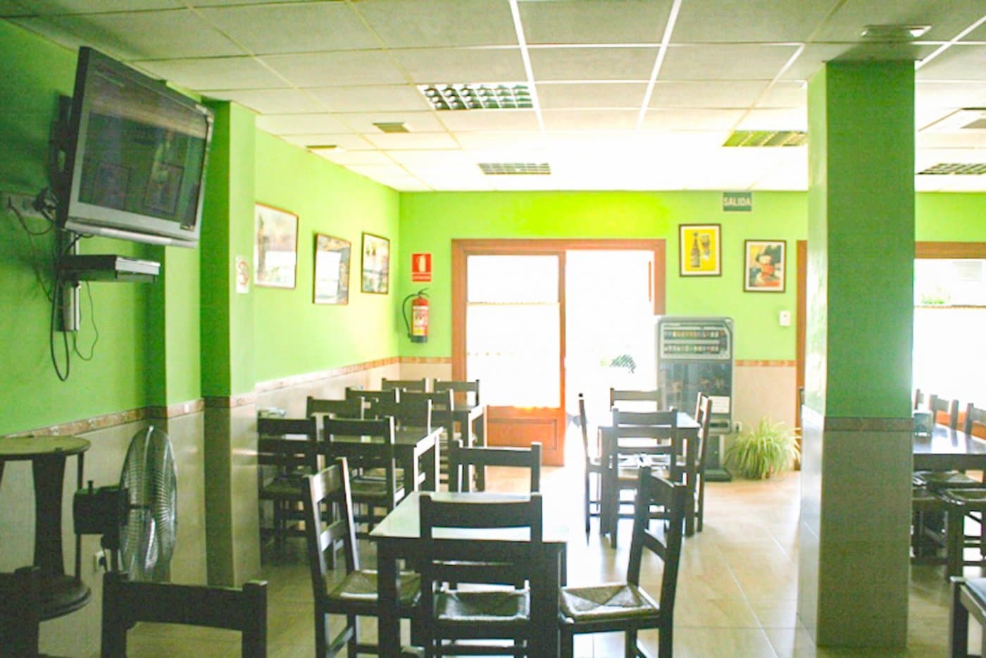 This multifunctional building is located in a quiet area of Capdepera, close to a busy street and with easy parking. This strategic location guarantees visibility and accessibility for both the bar and the future home.. . Bar Features (Ground Floor):. . It has a cozy and functional space to serve customers. Two bathrooms available for clients and an additional one for staff, guaranteeing comfort and compliance with regulations. The bar counter is fully equipped to serve efficiently and professionally. Fully equipped kitchen ready for the preparation of a wide variety of dishes. Adequate space for storage of supplies and products. It has a large basement with a large area that can be used for additional storage or as a cellar. A small outdoor space perfect for offering an outdoor experience to customers.. . Housing Characteristics (First Floor):. . The house is under construction and the entire interior has yet to be finished, offering an opportunity to customize it according to the needs and tastes of the buyer. It has three double bedrooms, providing ample space for the family. Planned space for a modern and functional kitchen.. Additionally two bathrooms, ensuring comfort and privacy. A spacious living room with space for daily living and entertaining. The home will have terraces that offer clear views, ideal for relaxing and enjoying the surroundings.. . . This building presents an excellent investment opportunity by combining a functioning business on the ground floor with a home that can be finished to the new owner's preferences. It is perfect for both entrepreneurs and those looking for a property that offers additional income.. . The price does not include the taxes corresponding to the purchase and sale of the property, nor the notary and property registration expenses.. . For more information or to organize a visit, do not hesitate to contact us. We are available to assist you every step of the process and help you find the perfect solution for your commercial and residential needs.