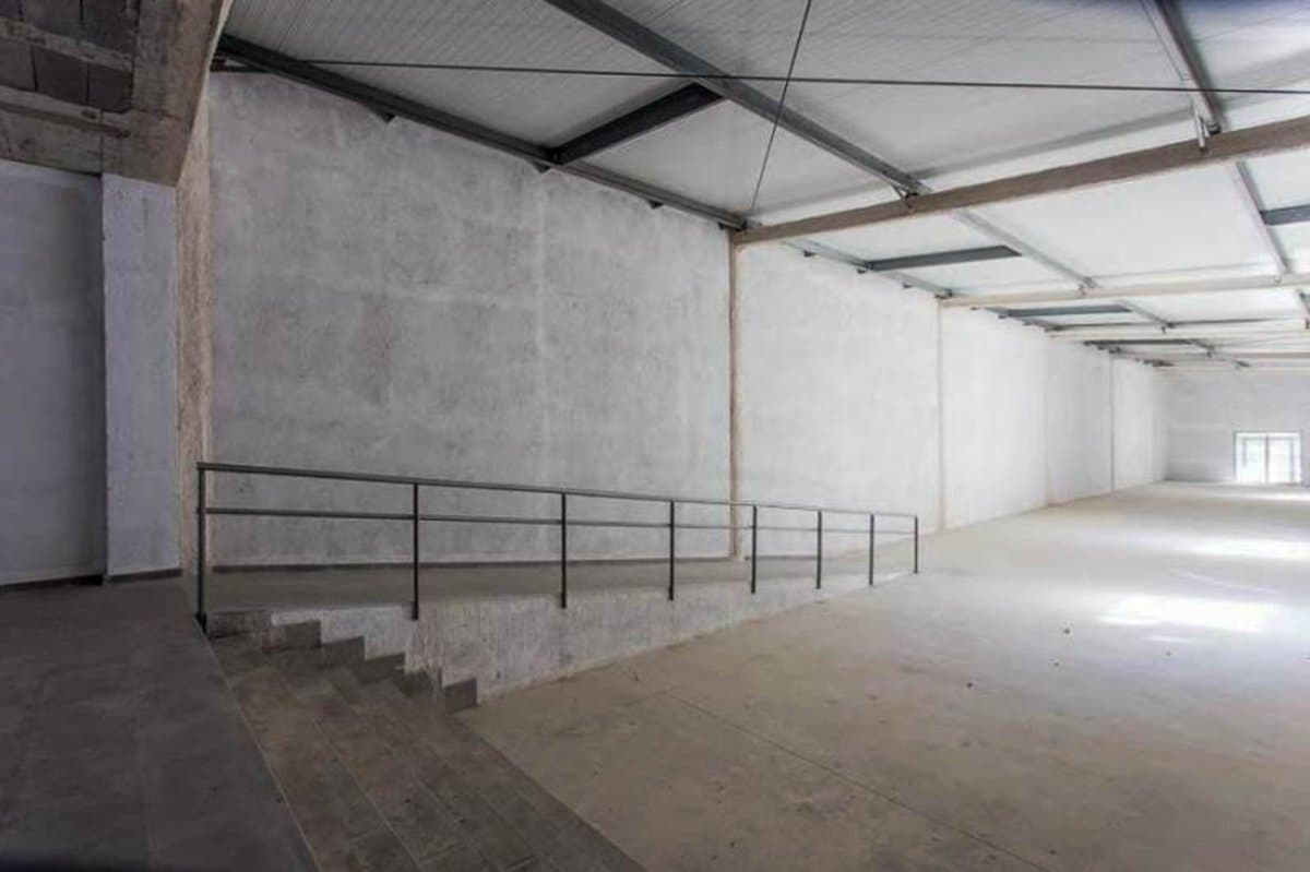 Located in a strategic area of the Son Servera-Cala Millor highway, this large industrial warehouse offers excellent accessibility and visibility, making it an ideal option for both businesses and investors. Its proximity to two of the most important urban centers in the region ensures a constant flow of clients and suppliers.. . The warehouse is divided into four large commercial premises, distributed over two floors, each with specific characteristics that ensure its functionality and versatility.. . Low level:. . Commercial Premises: Two premises of 370 m² and 280 m² respectively. An additional storage space of 280 m². Each location has a 52 m² covered porch, ideal for various commercial activities. Ample parking space with capacity for 67 cars, offering convenience to customers and employees.. . First floor:. . Commercial Premises: Two large premises of 410 m² and 356 m² respectively. Each location has a spacious 335 m² porch, providing an additional area for multiple uses. Two additional warehouses of 80 m² and 115 m², perfect for extra storage or various uses.. . Two of the commercial premises are already rented, guaranteeing immediate and constant profitability.. Income Potential: The structure and location of the warehouse offer high income potential, making it a very attractive investment for those interested in the commercial real estate market.. . The price does not include the taxes corresponding to the purchase and sale of the property, nor the notary and property registration expenses.. . For more information or to organize a visit, do not hesitate to contact us. We are experts in the management and development of industrial and commercial properties, and we will be happy to help you explore the opportunities offered by this magnificent warehouse.
