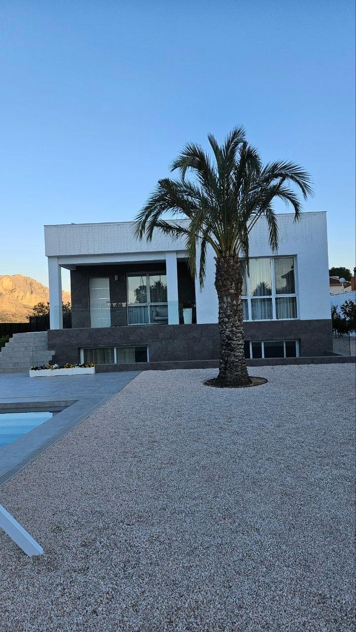 Bedrooms: 4, Bathrooms: 3, Villa in Orihuela, Alicante, Spain