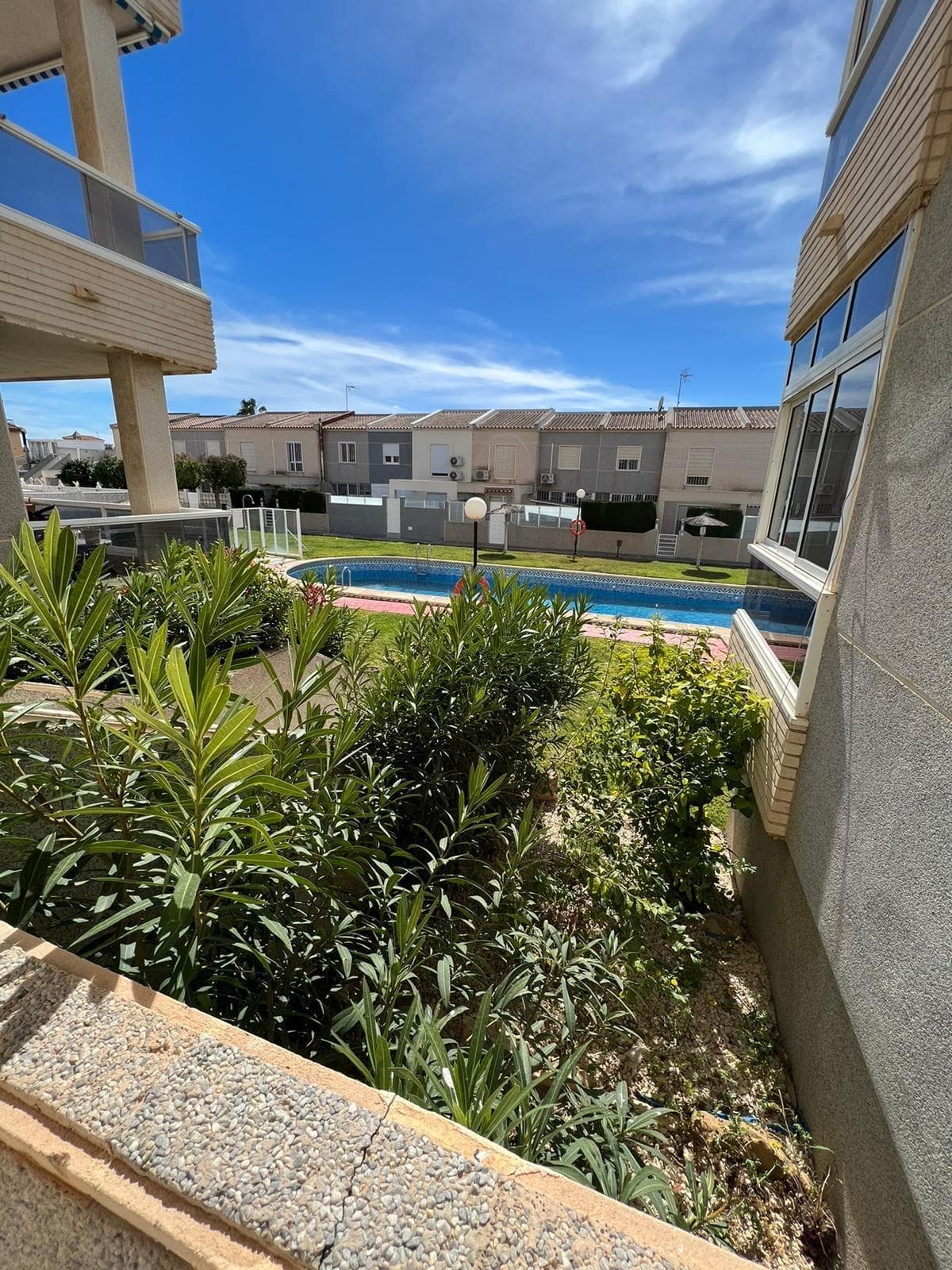 Today we bring you this beautiful apartment located in the area of Aguas Nuevas, in Torrevieja. The property consists of 2 bedrooms, a fully fitted and equipped American kitchen, a spacious living-dining room, 1 bathroom and a terrace with beautiful sea views. The community has nice common areas and a swimming pool. It is sold fully furnished and equipped, ready to move into. Contact us without obligation for more information.