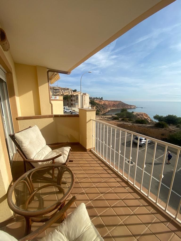 We are happy to present this fantastic duplex located in the prestigious Aguamarina development, right on the beachfront. It features 3 bedrooms, one of which has a private terrace or balcony with sea views. The kitchen is spacious and fully equipped with a laundry and storage space. Large patio doors seamlessly connect the bright living and dining room to the terrace. The landscaped development offers a secure and private setting. The large pool invites you to sunbathe. The prime location on one of Alicante's best beaches also offers short distances to restaurants and beach bars. A small shopping center is just 5 minutes away. In addition to some shops, there is also a health center, pharmacy, physiotherapy, tennis club with gym, and more. The property includes an underground parking space. Both the beach access and all common areas of the development are adapted for people with reduced mobility. Shall we schedule your visit?