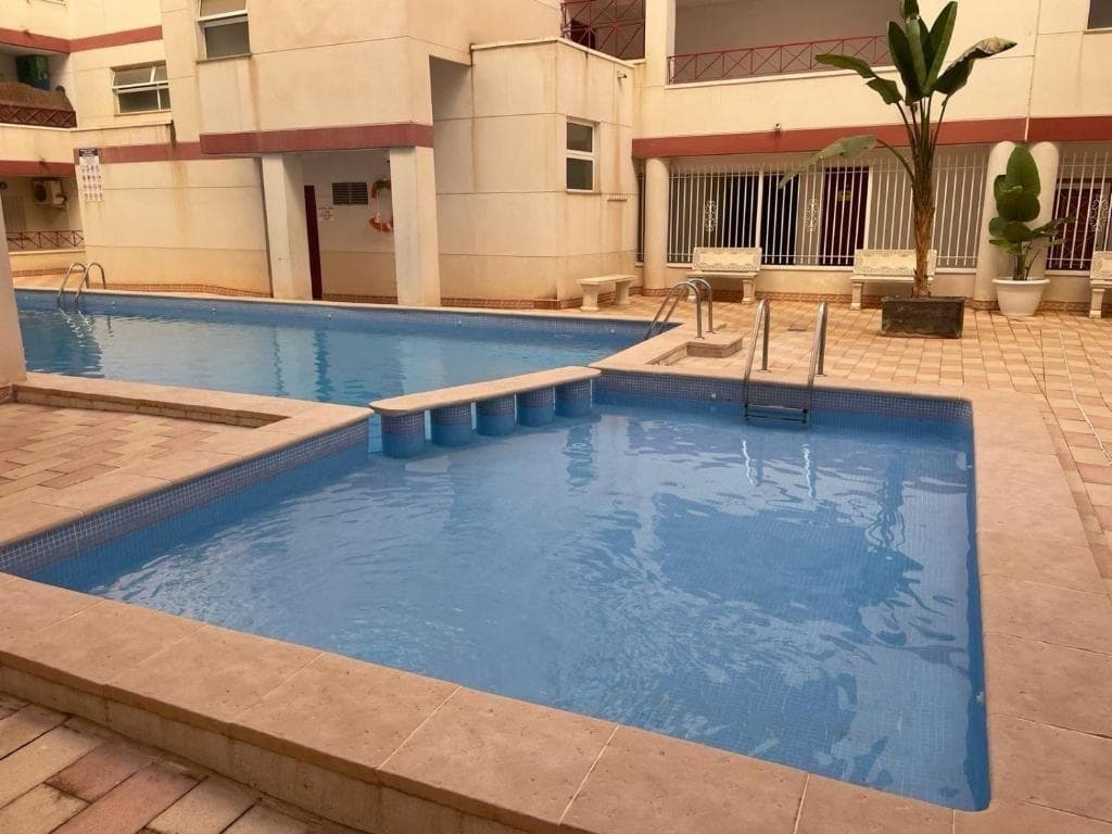 Today we present this beautiful apartment located in a good area, just 600 meters from the sea. The property consists of 2 double bedrooms, a bathroom, open plan kitchen with laundry and spacious living-dining room. It is presented in perfect condition, having been completely renovated and sold fully furnished and equipped, ready to move into. The community offers us a large swimming pool, where you can relax on the hottest days. Contact us for more information.