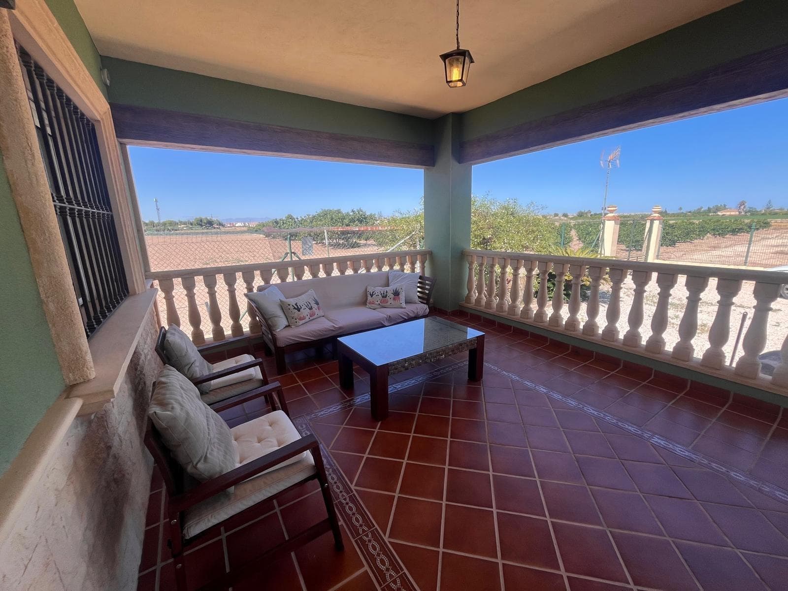 We are happy to present this charming rustic finca with a spacious plot of more than 7,000 m², ideal for lovers of the countryside, nature and horses. The main house has 150 m² and is distributed in 2 bedrooms (with the possibility of a third), 1 bathroom, fully equipped independent kitchen and a large living room with fireplace and wooden beams, rustic style and very cozy. It is sold fully furnished. Outside, the property offers large sunny terraces, a large swimming pool, barbecue area, horse stables and parking area. Convenient access through automatic doors. A finca with a lot of potential, perfect as a permanent residence or holiday home, in a quiet environment surrounded by nature. Contact us for more information.