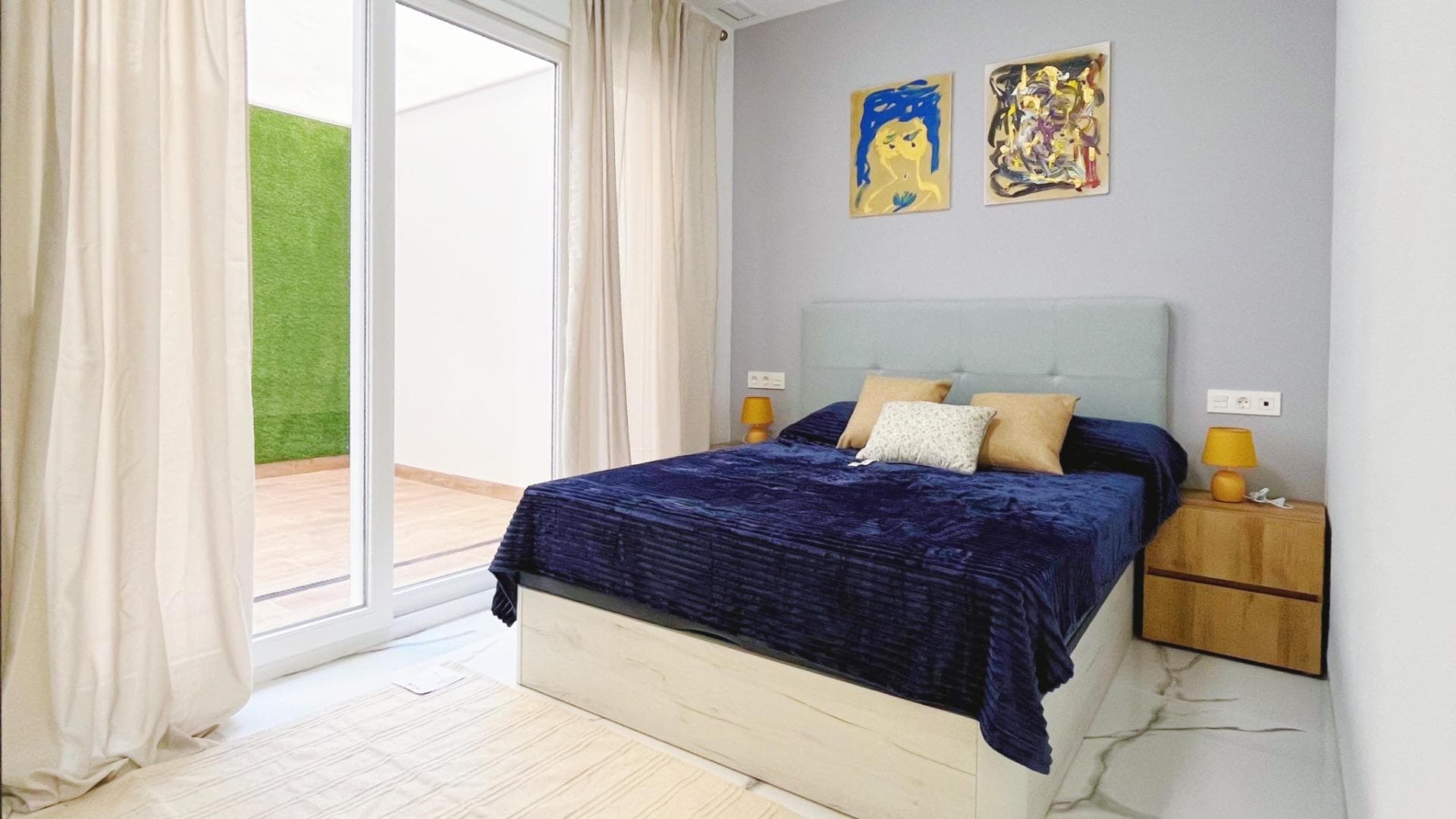 We present to you this ground-floor apartment located in Torrevieja just 160 meters from the beach, surrounded by all services such as restaurants, shops, pharmacies, etc. The property has 2 bedrooms and 2 bathrooms, a cozy living room with a blue sofa, television, and large windows that fill the space with natural light. The dining room with mustard-colored chairs connects to a modern kitchen fully equipped with high-end BOSCH appliances and black granite countertops. The two bedrooms are decorated with padded headboards, built-in wardrobes with mirrors, and quality bedding. The master bedroom provides direct access to a private patio with an outdoor shower surrounded by wood and a decorative wall made of artificial grass. Both bathrooms feature luxury ceramic finishes and marble-effect details, LED mirrors, and showers with glass screens. Fully furnished and ready to move in.Shall we schedule a visit? Contact us, we will be happy to.