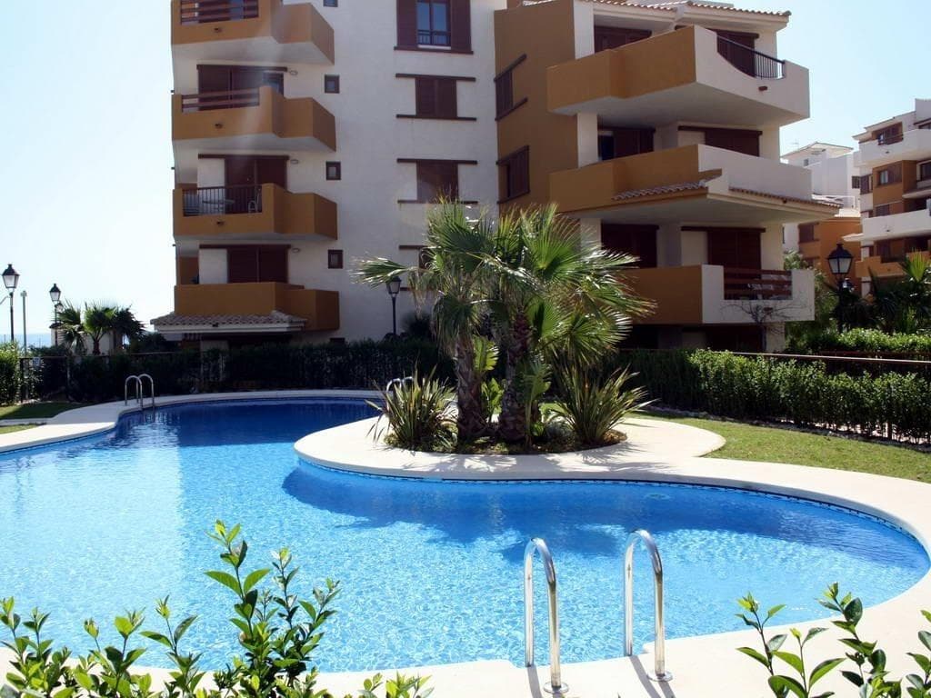 For sale is this beautiful apartment on the third floor of the prestigious La Recoleta development, with views of the garden and the sea, just 200 meters from the beach.It consists of 3 double bedrooms, 2 equipped bathrooms, a spacious living-dining room, independent kitchen, and a large terrace with wonderful views of the gardens and the sea.The community has a communal pool.It is sold fully furnished and equipped with appliances.Is this your dream property?Contact for more information.