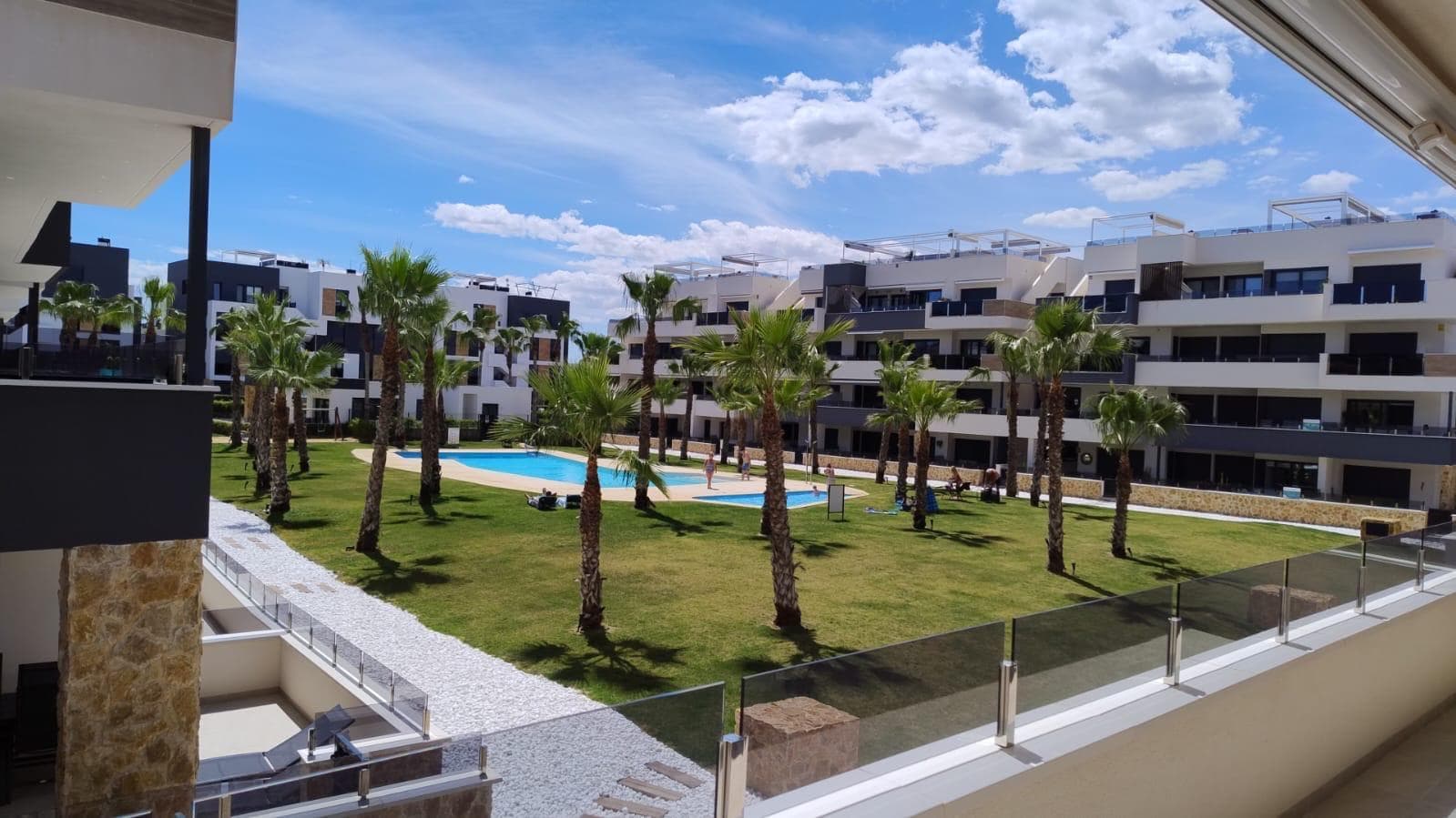 We are happy to present this beautiful apartment located in the prestigious Amanecer IX residential complex. The property is being sold fully equipped and furnished, ready to move in, as no one has ever lived here before. It consists of 2 double bedrooms, 2 bathrooms, a fully fitted and equipped open-plan kitchen, and a spacious living-dining room with access to a large terrace where you can enjoy the pleasant temperatures that the Costa Blanca offers year-round. The community features a gym, green areas, and a large swimming pool. An underground parking space is included in the price. Many additional extras. Contact us for more information or to schedule your visit.