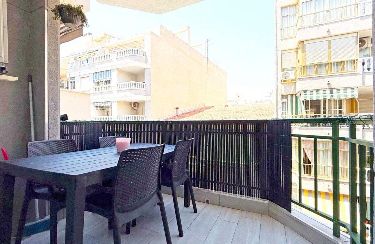 We are pleased to present this beautiful, tastefully renovated apartment in Torrevieja.  The property features 2 bedrooms and 1 modern bathroom, an open-plan kitchen, a spacious living room, and a large balcony with side sea views.  Both the bedroom and living room have LG Wi-Fi air conditioning, a new Wi-Fi water heater, a video intercom, and an alarm system.  The apartment's location is excellent. It is 250 meters from Playa Los Locos and 300 meters from the famous Playa del Cura.  On the same street, you will find everything you need: a supermarket, bank, ATM, pharmacy, bars, restaurants, a Chinese supermarket, a 24-hour convenience store, a gym, and much more.  For more information or to schedule a viewing, please contact us.