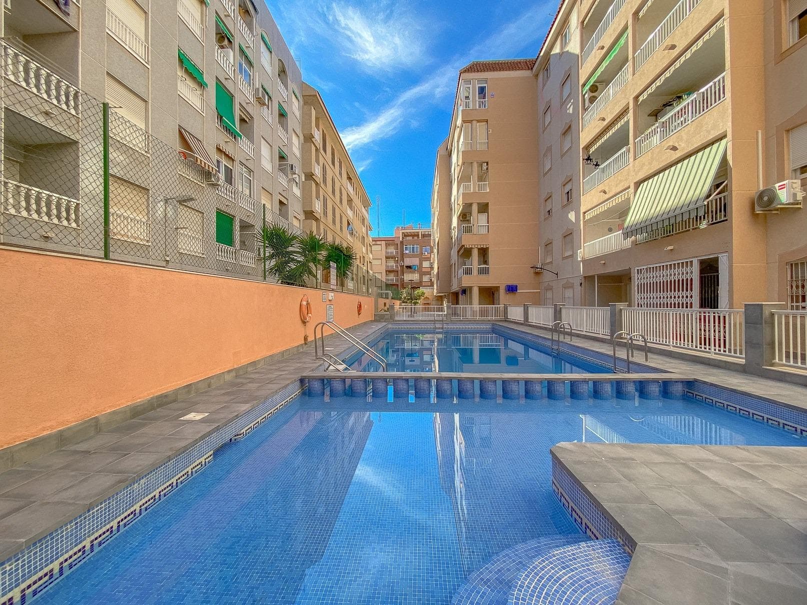 We are happy to present this fantastic penthouse located just 250 meters from the beaches of Acequión and Los Náufragos in Torrevieja. The property consists of 2 double bedrooms, a bathroom equipped with a shower, a fully equipped and furnished independent kitchen, and a spacious living-dining room with access to a large glazed terrace that offers views of the sea on one side and views of the salt lagoon on the other. In good condition, ready to move in. Shall we schedule your visit? Contact us for more information.