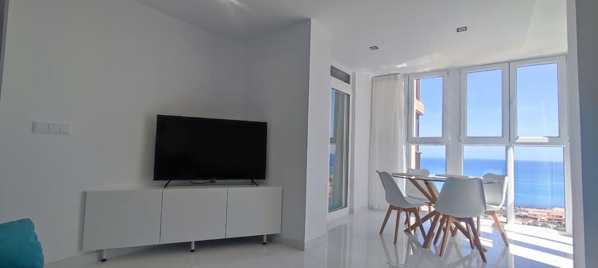 Discover this spectacular apartment in the Cabo Cervera area of ​​Torrevieja. With a constructed area of ​​50 m² and completely renovated, the property features two bedrooms equipped with built-in wardrobes and an elegant open-plan living and dining room where floor-to-ceiling windows offer direct sea views. The modern kitchen is fully equipped with high-end appliances for your comfort. Enjoy central air conditioning for maximum energy efficiency while admiring the stunning sunsets from your private terrace. Located just 400 meters from the beach, you can easily enjoy the coastal atmosphere surrounded by local restaurants, bars, and shops. It also has excellent access to public transportation and is just a few minutes' drive from Alicante International Airport. With a tourist license included, this property is not only ideal as a vacation home but also represents a magnificent opportunity to generate additional income through tourist rentals thanks to its privileged location in a highly sought-after area. Shall we schedule your visit?