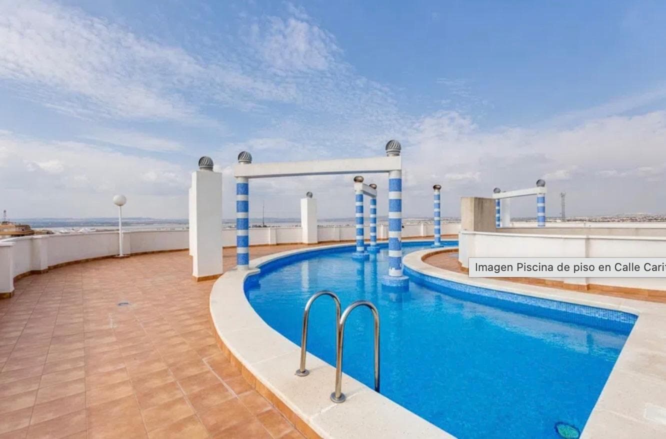 We present this charming two-bedroom apartment, located in the coveted Parque Acuático area in Torrevieja. With a constructed area of ​​70 m² and a usable area of ​​65 m², this property is in excellent condition. Enjoy the comfort offered by a communal pool, ideal for sunny days, and relax on your private terrace while admiring the surroundings. Just a few minutes' walk (1,000 meters) you will find the beautiful beaches that characterize Torrevieja, as well as all the necessary services: nearby buses, shopping centers, schools, and even hospitals are within reach. This property is perfect for both year-round residence and summer vacations. A parking space in the same building is included in the price. Shall we schedule your visit?