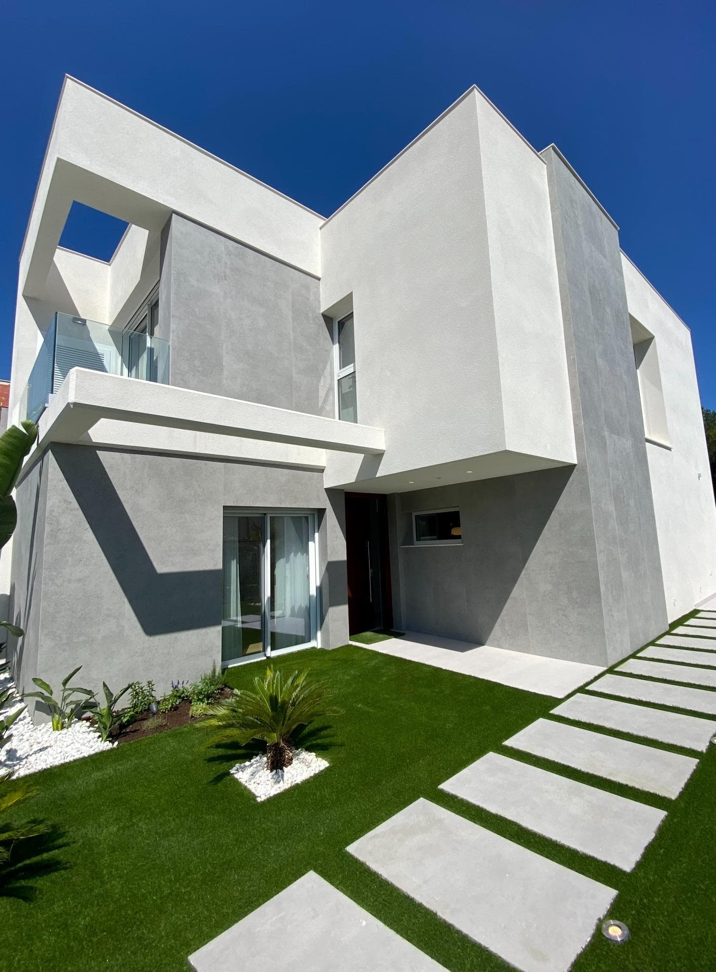 EXCLUSIVITY IN A NATURAL ENVIRONMENT NEXT TO THE MEDITERRANEAN SEA !!!&#13;&#13; Minimalist design villas in a natural space, combining elegance and comfort in an exclusive natural environment that respects the perfect balance between sea and nature.&#13;&#13; Promotion of independent villas located in the privileged environment of Sierra Cortina in Finestrat next to Benidorm.&#13;&#13; This set of single-family villas located on private plots allows you to enjoy life abroad with privacy. The integrated living room and kitchen together with the 3 bedrooms and 3 bathrooms offer feelings of spaciousness. The outdoor area with a plot of more than 400 meters includes large terraces and a private pool, to live the Mediterranean lifestyle to the fullest while enjoying the sun, light and nature.&#13;&#13; Altea, Calpe, Villajoyosa, Moraira and Benidorm are just some of the most emblematic and visited towns on the Mediterranean Costa Blanca that are very close to Finestrat, the location of this development of villas. Benidorm's famous beaches are less than 3 km away.&#13;&#13; The province of Alicante has modern communications that connect with the main highways, highways, the high-speed train and the tram. In addition, the Alicante-Elche International Airport connects with more than 110 destinations. The location of these villas with direct access to the main communication routes and 5 minutes from the Finestrat Shopping Center next to Benidorm make it a perfect place to enjoy all the services when you need them without giving up tranquility.&#13;