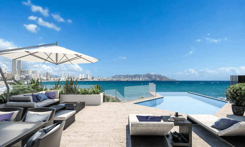 FIRST LINE OF BEACH IN BENIDORM AND WITH PRIVATE POOL !!!&#13;&#13; Located on the 1st line of Playa Poniente in Benidorm. With stunning views of the entire bay.&#13; &#13; Penthouse, equipped with 3 bedrooms, 2 bathrooms, living room, kitchen, large terrace and private pool&#13;&#13; Equipped with air conditioning, underfloor heating, elevator, garage, storage room, electrical appliances.&#13;&#13; It has all the services around: supermarkets, restaurants, pharmacies, banks.&#13;&#13; Distance to the airport 40 km and to the Golf 10 km. The city of Alicante is 30km away.&#13;