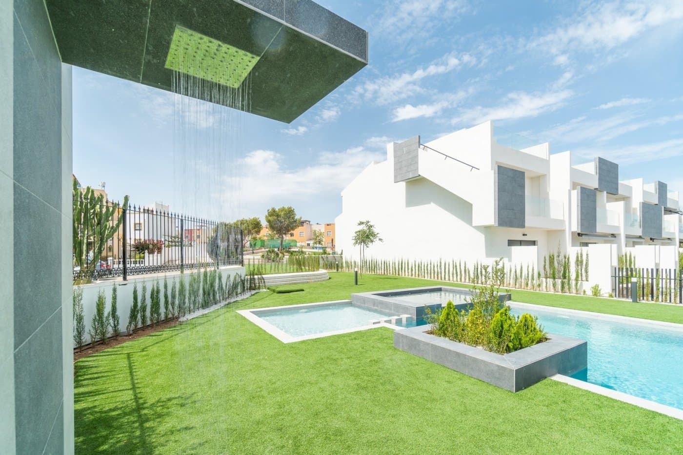 New residential complex at Los Balcones(Torrevieja)&#13;&#13; This is an exclusive residential complex comprising of 30 apartments located in Los Balcones de Torrevieja, one of the best areas of touristic interest on the Costa Blanca. &#13;&#13; Where you can enjoy fabulous views thanks to its location as this residential is surrounded by the unbeatable and privileged natural setting of the Laguna Rosa de Torrevieja as well as its proximity to the renowned beaches of Torrevieja and Orihuela Costa.&#13;&#13; At this residential you will find homes with a modern style and top-quality finishings, homes with 2 to 3 bedrooms, as well as private outside areas with a terrace, solarium and/or garden, where you can enjoy the magnificent views. The complex also has large communal areas equipped with a large communal swimming pool, green zones and parking.&#13;