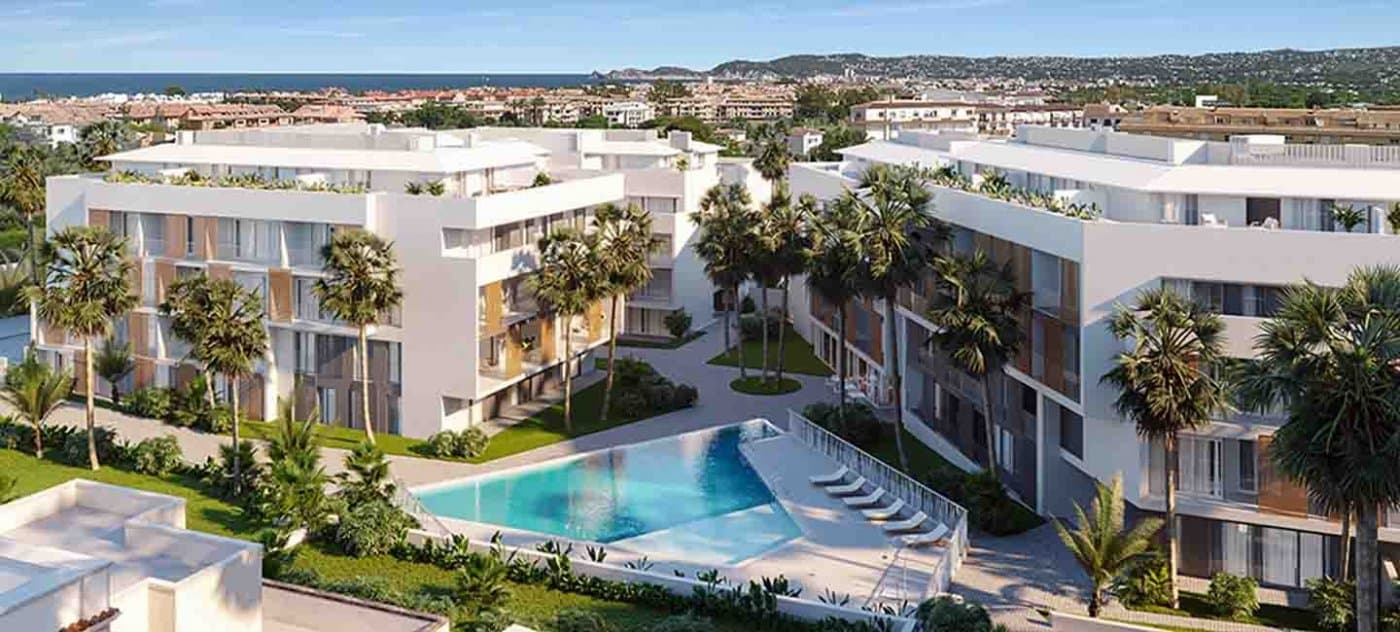NEW RESIDENTIAL IN JAVEA 5 MINUTES FROM THE BEACH, THE PORT AND THE CENTER !!!

 New residential a few minutes from the beach that consists of 58 homes with 2, 3 and 4 bedrooms distributed on the ground floor with a garden, apartments with terraces on intermediate floors, penthouses and duplexes with large terraces. In addition, all homes will have a garage and storage room. The residential complex will have a swimming pool and a social club.

 You can configure different aspects in the distribution, finishes and extra options of your home. Adapt your new home to your tastes and preferences and create the environment you have always wanted.

 With interiors cared for in detail, the exterior of the house could not be less. Perfectly combining avant-garde trends and the timeless elegance of the most classic constructions, the beautiful aesthetic of the building lies in its façade through textures and colors integrated into its surroundings.

 Enjoying your new home in a magnificent location, with everything you need at your fingertips: restaurants, pharmacies, supermarkets, health centers, and the Molins De La Plana, a green lung in Jávea. In addition, in the vicinity of your new construction home you will find the Jávea bus station and the CV-734 road for easy access.