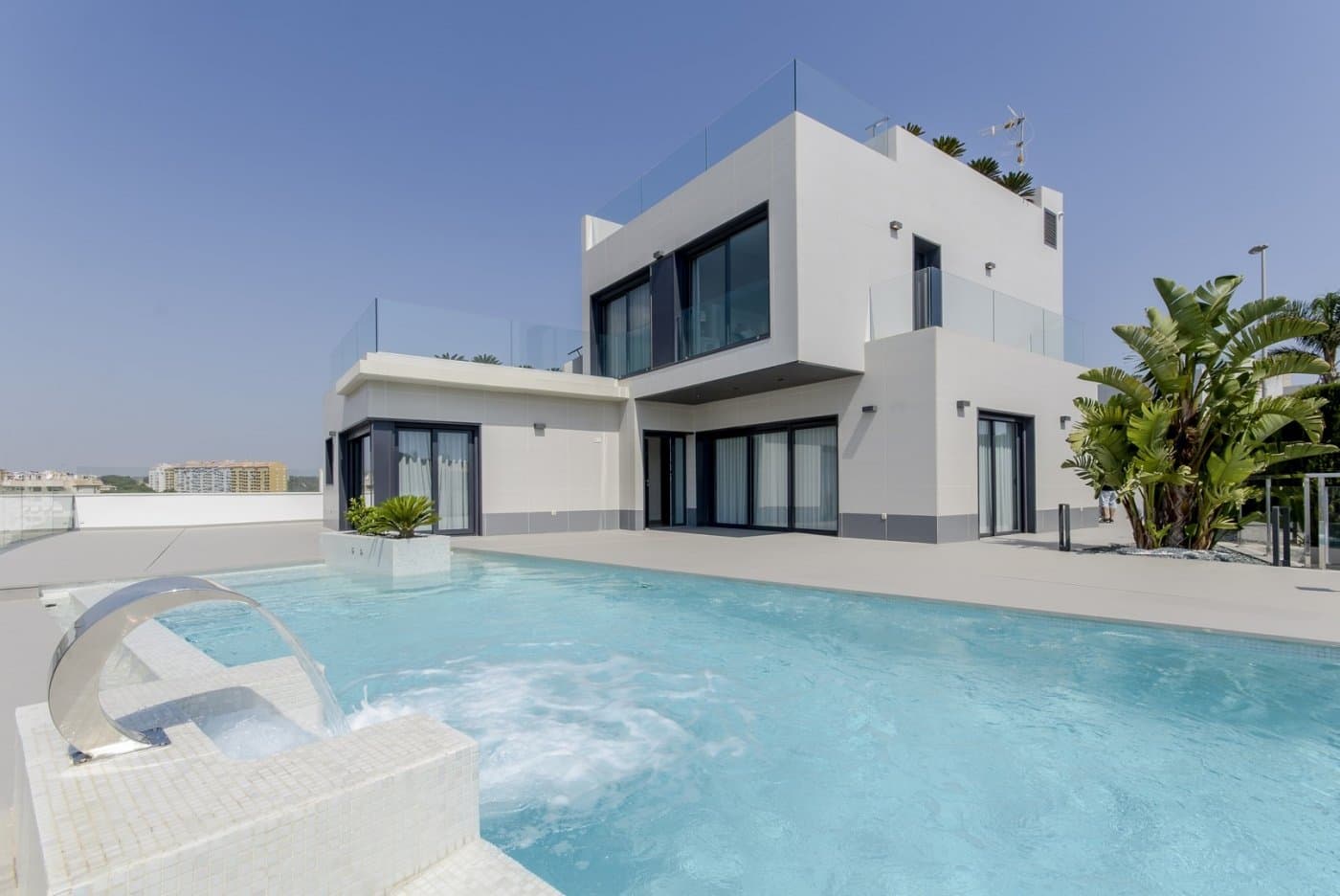 NEW CONSTRUCTION VILLAS 250 m FROM THE BEACH IN CAMPOAMOR In Dehesa de Campoamor you will find these new construction villas for the most demanding clients. A complex of independent villas located in one of the best areas of Campoamor, just four minutes from the beaches of Orihuela and around all the essential services such as restaurant areas, supermarkets, pharmacies, etc., we can find this paradise. In this place you can choose independent Villas, exclusively adapted to the needs of the clients, which can include from 2 to 5 bedrooms, parking and private garden and pool of different sizes.