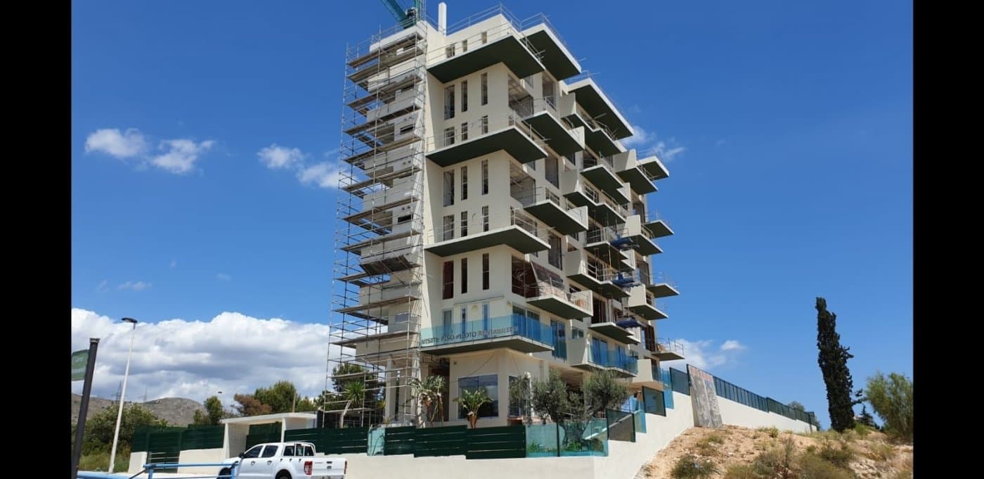 NEW BUILD APARTMENTS IN LA CALA DE FINESTRAT&#13;&#13; New Build residential of 21 apartment in La Cala de Finestrat. &#13; This apartments have 1 bedroom, 2 bathrooms, open plan lounge with kitchen and terrace. &#13; Residential consists of 8 floors and have communal garden with infinity pool plus hydromassage and recreational areas.&#13; Underground parking and storage room are optional at an extra cost. &#13; The construction will be carried out with top quality materials and a robotic energy saving system, in addition to other technologies such as remote door opening. &#13;&#13; The complex located 15 minutes walk from Poniente beach, 15 minutes from the "La Marina de Finestrat" shopping centre.&#13; Alicante airport is 44 km away.&#13;