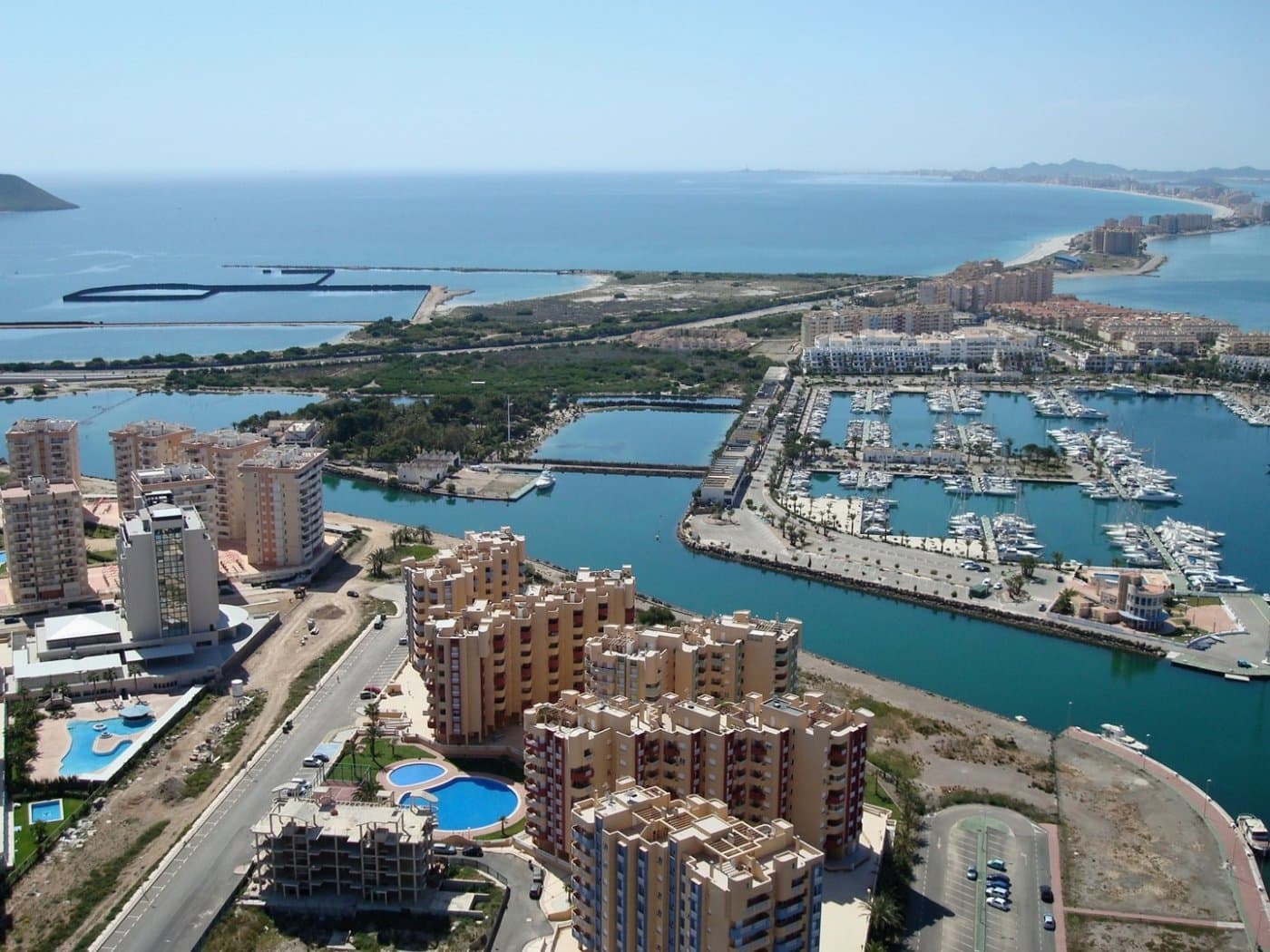 BEAUTIFUL SEA VIEW APARTMENTS IN LA MANGA &#13;&#13; This urbanization is located in the largest expansion area of ​​La Manga.&#13; In this new urbanization the homes have been designed to take advantage of every corner of the house, as well as the care in choosing the materials and their design.&#13; Apartments with armored entrance door and doors lacquered in white with stainless steel fittings.&#13; White, monobloc blinds and double glazing with air chamber.&#13; In the master bedroom built-in wardrobe with sliding doors, with a separating shelf in the mezzanine, a bar and a chest of three drawers.&#13; Kitchen with high and low furniture, in white, gola-type handle, single sink with drainer, ceramic hob, electric oven and extractor hood.&#13; Pre-installation of air conditioning (cold and heat) through conduits with provision of zoning of rooms.&#13;&#13; La Manga del Mar Menor is a natural strip of land surrounded by two seas, the Mar Menor and the Mediterranean Sea. To this rarity you can add the multiple leisure and free time options, restaurants, supermarkets, medical centers, pharmacies, nautical sports centers, golf courses.&#13; La Manga is located on the north coast of the Costa Calida and is a popular holiday destination for tourists. The narrow land strip separating the warm lagoon and the colder sea has a unique microclimate. It’s one of the most exotic areas in Spain.&#13; Corvera airport is about 1 hour drive away and Alicante airport about 2 hours away.&#13;