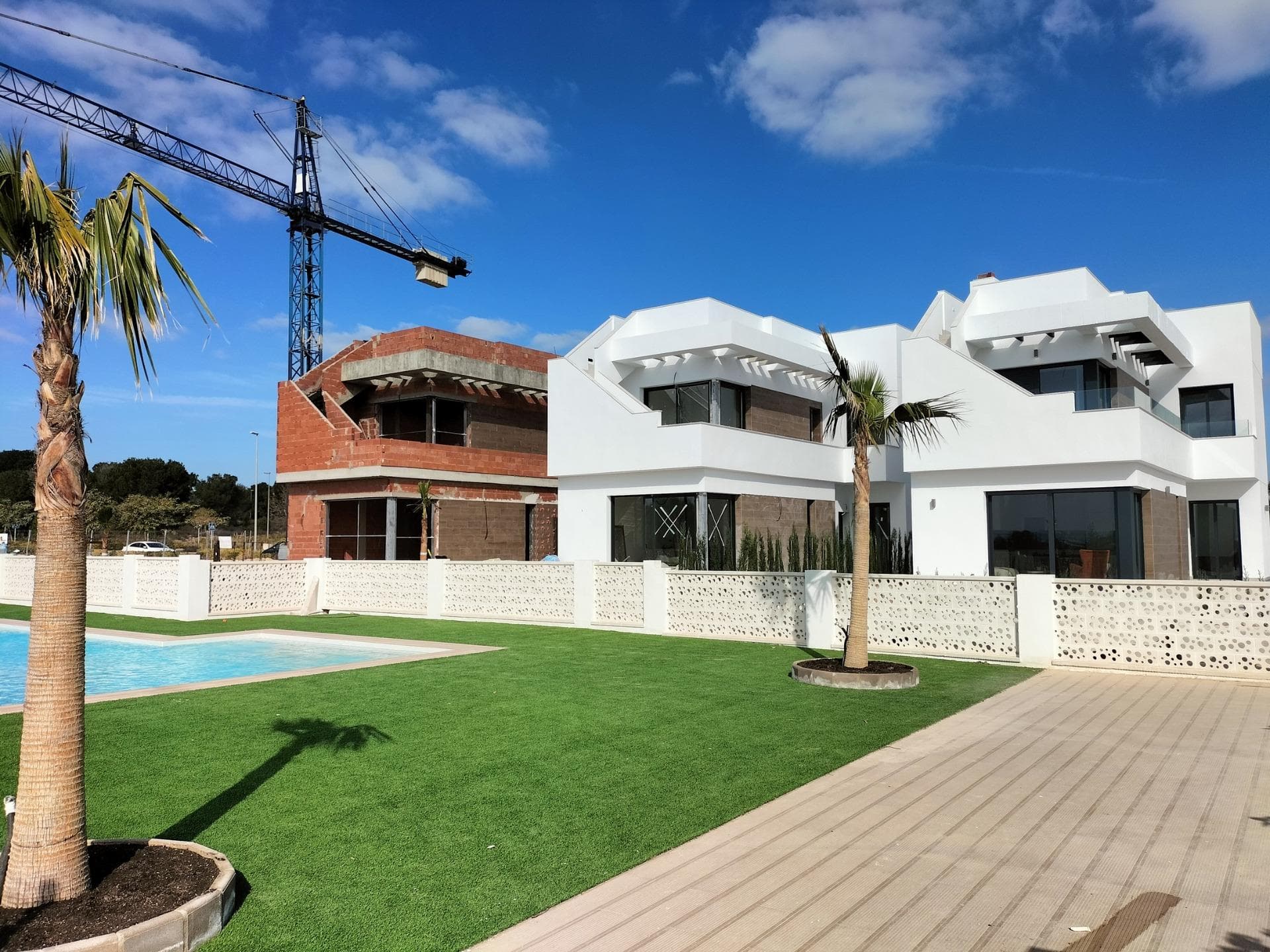 NEW BUILD VILLAS IN PILAR DE LA HORADADA ON THE GOLF COURSE&#13;&#13; New Build an exclusive and luxurious project of villas at Lo Romero golf, Pilar de la Horadada.&#13;&#13; These New Build villas with private parking and pool located in the quiet and peaceful golf course. &#13;&#13; Lo Romero will be the ideal home for you. &#13;&#13; Villas with 3 bedrooms and 3 bathrooms, fitted wardrobes and southeast orientation, plus, they are just 100 m from the golf course and 6 km from the beach, perfect for enjoying what the Costa Blanca has to offer.&#13;&#13; &#13; Pilar de la Horadada is a typical Spanish village in the most southern part of the Costa Blanca.&#13;&#13; The large main street has supermarkets, lots of shops, restaurants and bars and some lovely squares. &#13;&#13; The beautiful beaches of Torre de la Horadada and Mil Palmeras with fine sand promenade is just 5 minutes away. &#13;&#13; Lo Romero Golf is the perfect course for golfers who are passionate about golf and the Island of Golf is an ideal course for golfers for all levels of ability.&#13;&#13; The airports of Corvera (Murcia) and Alicante are respectively 40 and 55 minutes away.&#13;