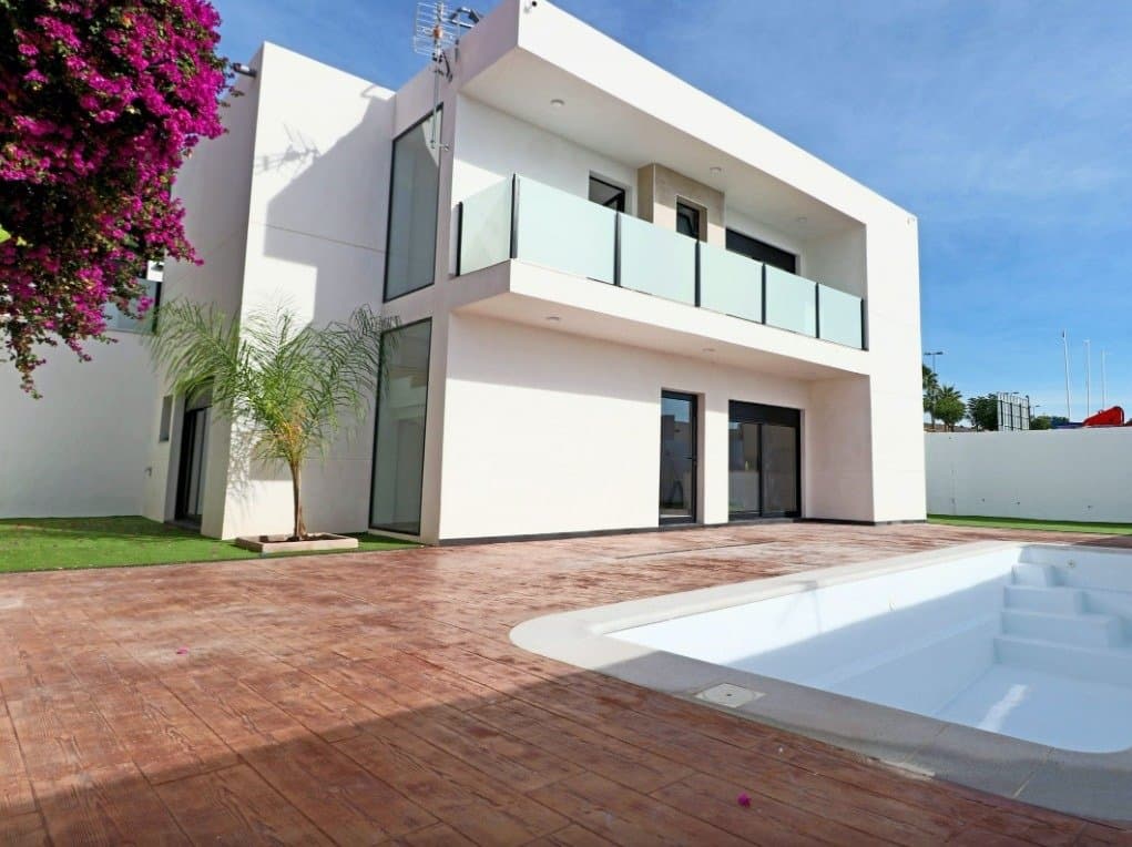 NEW BUILD VILLAS IN FORTUNA&#13;&#13; New Build villas in Fortuna, Murcia.&#13;&#13; Independent villa build over 2 floors and has 3 bedrooms, 2 bathrooms, 2 dressing rooms, open plan kitchen with the lounge area, garage, private garden with swimming pool.&#13;&#13; The town of Fortuna is less than 3km away for day to day shopping and the city of Murcia is 25km away where there is a wide range of gastronomic and leisure facilities.&#13;&#13; The climate on the Costa Cálida, often considered the best in Europe, makes possible a very sociable and healthy lifestyle, outdoors, marked by fantastic sports and leisure facilities, with exciting and cosmopolitan tourist cities, which stand out for the provision of top class services, some of them exclusive, considered true luxury.  &#13;&#13; The Costa Cálida of Murcia has more than 300 days of sunshine a year.  &#13;&#13; In addition to the golf courses and marinas that you can enjoy all along the coast, the area also offers the possibility of skiing in the nearby Sierra Nevada, a paradise for winter sports lovers, with beautiful natural landscapes. &#13;&#13; The possibility to enjoy all kinds of cultural and leisure offerings of nearby capitals such as Murcia and Cartagena .&#13;&#13; A paradise with excellent connections to the whole of Europe. Alicante-Elche and Murcias Corvera Airports located an hour away.&#13;&#13;