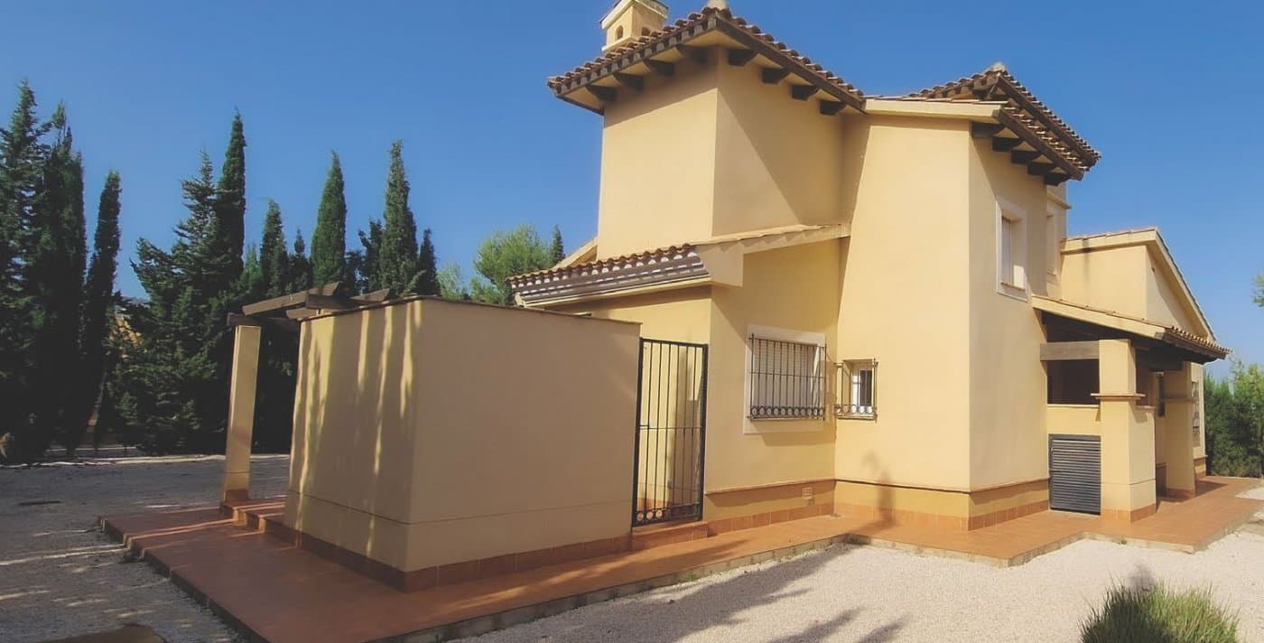 KEY READY VILLA IN FUENTE ALAMO, MURCIA&#13;&#13;Residential of townhouses, independent and semi-detached villas in Fuente Álamo, Murcia.&#13;&#13;There are seven different models of houses to choose from, designed to suit everyone’s taste. &#13;&#13;Rustic designs combined with top quality materials and a focus on comfortable living space there is something for everyone.&#13;The residents of this private community of beautiful, spacious homes will also be able to enjoy their own communal gardens and swimming pools.&#13;&#13;This unusual design villa has 3 bedrooms and 2 bathroom, independent kitchen, living room with patio doors leading onto the covered porch.&#13;&#13;An options for a private pool at an extra cost.&#13;&#13;Fuente Álamo de Murcia is a town and municipality in the Region of Murcia, southern Spain. It is situated 22 km northwest of Cartagena and 35 km south west of Murcia. &#13;&#13;The town lies in the basin of the Mar Menor surrounded by the mountains of Algarrobo, Los Gómez, Los Victorias and the Carrascoy.&#13;The water from these mountains flows down into the Rambla de Fuente Álamo and then onto the Mar Menor. &#13;&#13;Fuente Álamo located 30 minutes from Murcia - Corvera airport.&#13;