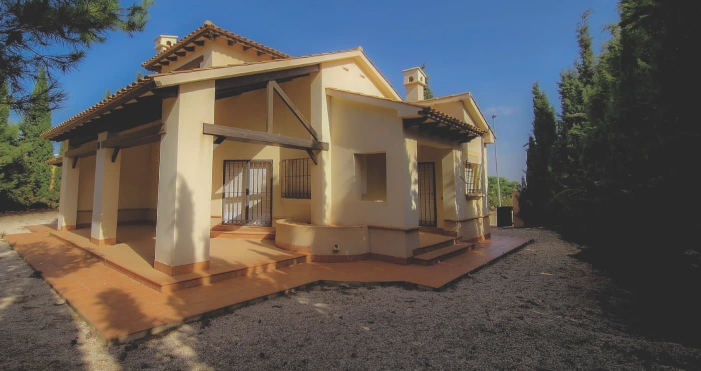 KEY READY VILLA IN FUENTE ALAMO, MURCIA&#13;&#13;Residential of townhouses, independent and semi-detached villas in Fuente Álamo, Murcia.&#13;&#13;There are seven different models of houses to choose from, designed to suit everyone’s taste. &#13;&#13;Rustic designs combined with top quality materials and a focus on comfortable living space there is something for everyone.&#13;The residents of this private community of beautiful, spacious homes will also be able to enjoy their own communal gardens and swimming pools.&#13;&#13;This unusual design villa has 3 bedrooms and 2 bathroom, independent kitchen, living room with patio doors leading onto the covered porch.&#13;&#13;An options for a private pool at an extra cost.&#13;&#13;Fuente Álamo de Murcia is a town and municipality in the Region of Murcia, southern Spain. It is situated 22 km northwest of Cartagena and 35 km south west of Murcia. &#13;&#13;The town lies in the basin of the Mar Menor surrounded by the mountains of Algarrobo, Los Gómez, Los Victorias and the Carrascoy.&#13;The water from these mountains flows down into the Rambla de Fuente Álamo and then onto the Mar Menor. &#13;&#13;Fuente Álamo located 30 minutes from Murcia - Corvera airport.&#13;