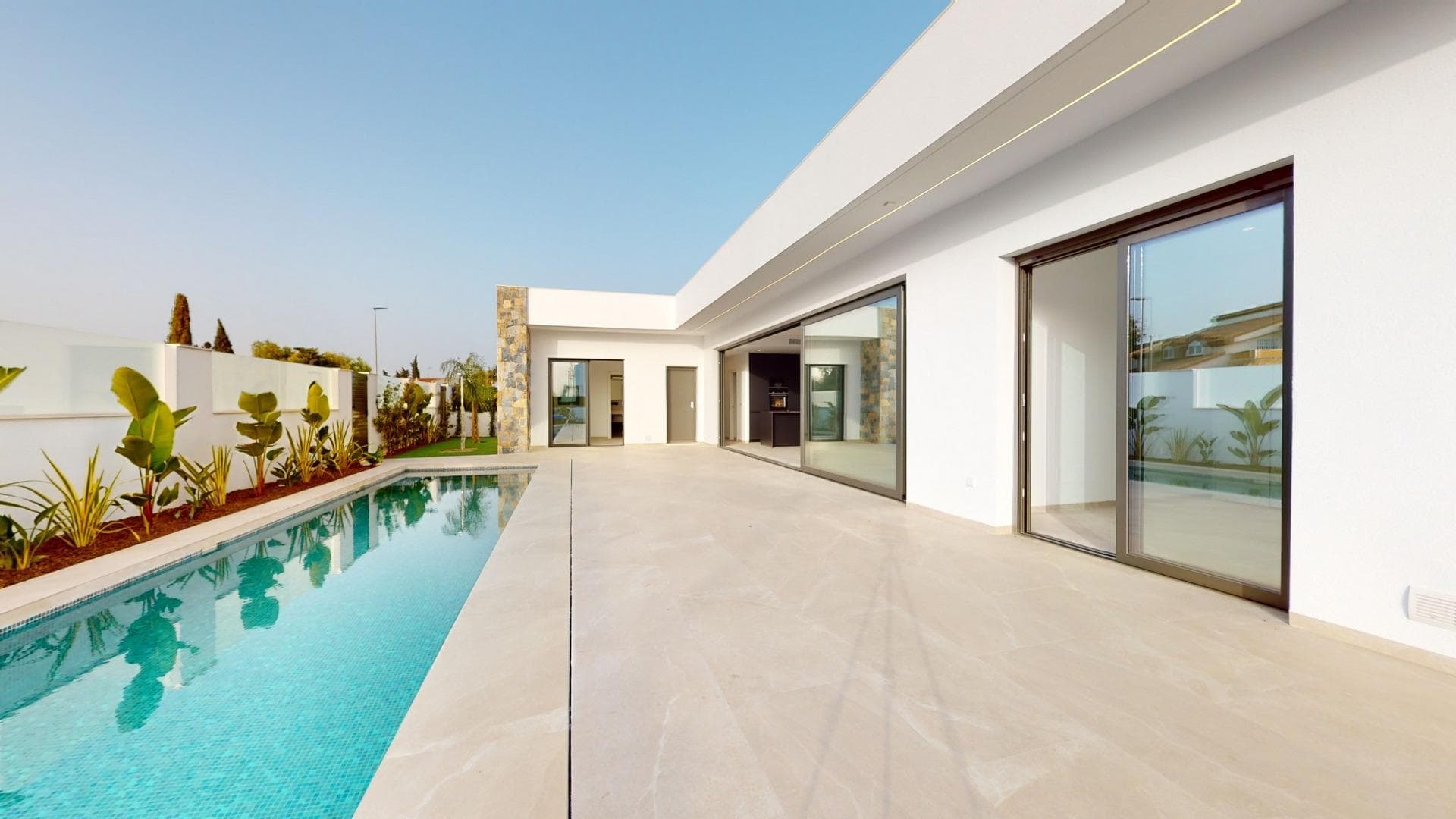 NEW BUILD VILLAS IN LOS ALCAZARES&#13;&#13;New Build residential of villas and townhouses in Serena Golf, Los Alcazares.&#13;&#13;Modern villas has 3 bedrooms, 3 bathrooms, open plan kitchen with living area, terrace, solarium, private garden with the pool and parking space.&#13;&#13;Fully fitted kitchen in white gloss or wood colour. Technological technological quartz. Stainless steel sink. Induction hob with integrated extractor fan, oven, microwave, washing machine, integrated refrigerator, integrated dishwasher.&#13;&#13;Air conditioning: Complete installation with FUJITSU ducts. &#13;&#13;Swimming pool: Dimensions according to the property, with steps, blue ceramic tiles and white LED lighting. Pre-installation for heat pump.&#13;&#13;La Serena Golf is located in the municipality of Los Alcázares, occupying an area of 60 hectares on the edge of the Mar Menor, a perfect natural environment to enjoy the best climate in Europe.&#13;&#13;Los Alcázares located in the Region of Murcia near the beaches of Mar Menor, where you can practice various water sports, surrounded by several golf courses.&#13;&#13;Here you can practice various water sports, surrounded by several golf courses and the city of Cartagena less than 15 minutes by car and 22 km from Murcia airport, therefore having a wide cultural, gastronomic and sports offer within reach.&#13;&#13;