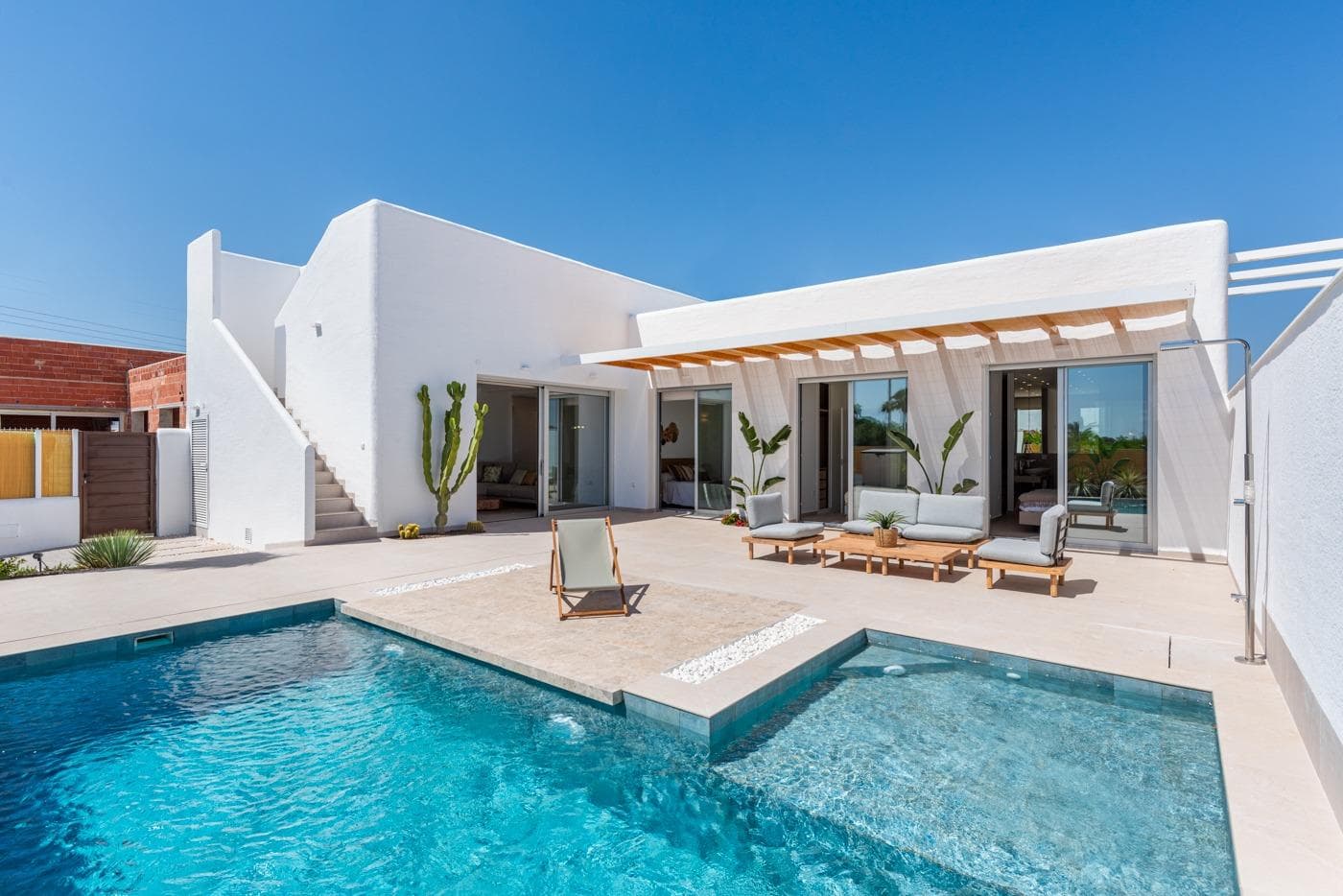 NEW BUILD VILLAS IN BENIJOFAR&#13;&#13;New Build residential of villas in Benijofar.&#13;&#13;New Build modern style villas with open plan kitchen and living area, 3 bedrooms, 2 bathrooms, private plot with terrace, parking space and private pool, garden and a wonderfull solarium with amazing views.&#13;&#13;Benijofar it is a lovely village with a charming church and an attractive square/plaza located inland on the Southern Costa Blanca, close to the tourist resorts of Guardamar del Segura and Torrevieja.&#13;&#13;Benijofar is also a popular place to stay for the summer holidays as it is close enough to the coastal resorts yet quiet enough to be able to get away from it all.&#13;&#13;There are several golf courses close by as well as water parks in nearby Rojales and Torrevieja.&#13;&#13;The nearest and best beaches to Benijofar are about fifteen minutes away by car and are some of the best beaches on the Southern Costa Blanca, at Guardamar del Segura and Torrevieja. There are also regular bus services from Benijofar to Guardamar del Segura and Torrevieja with easy access to the beaches.&#13;&#13;20 minutes drive to Alicante airport with regular flights all over Europe.&#13;