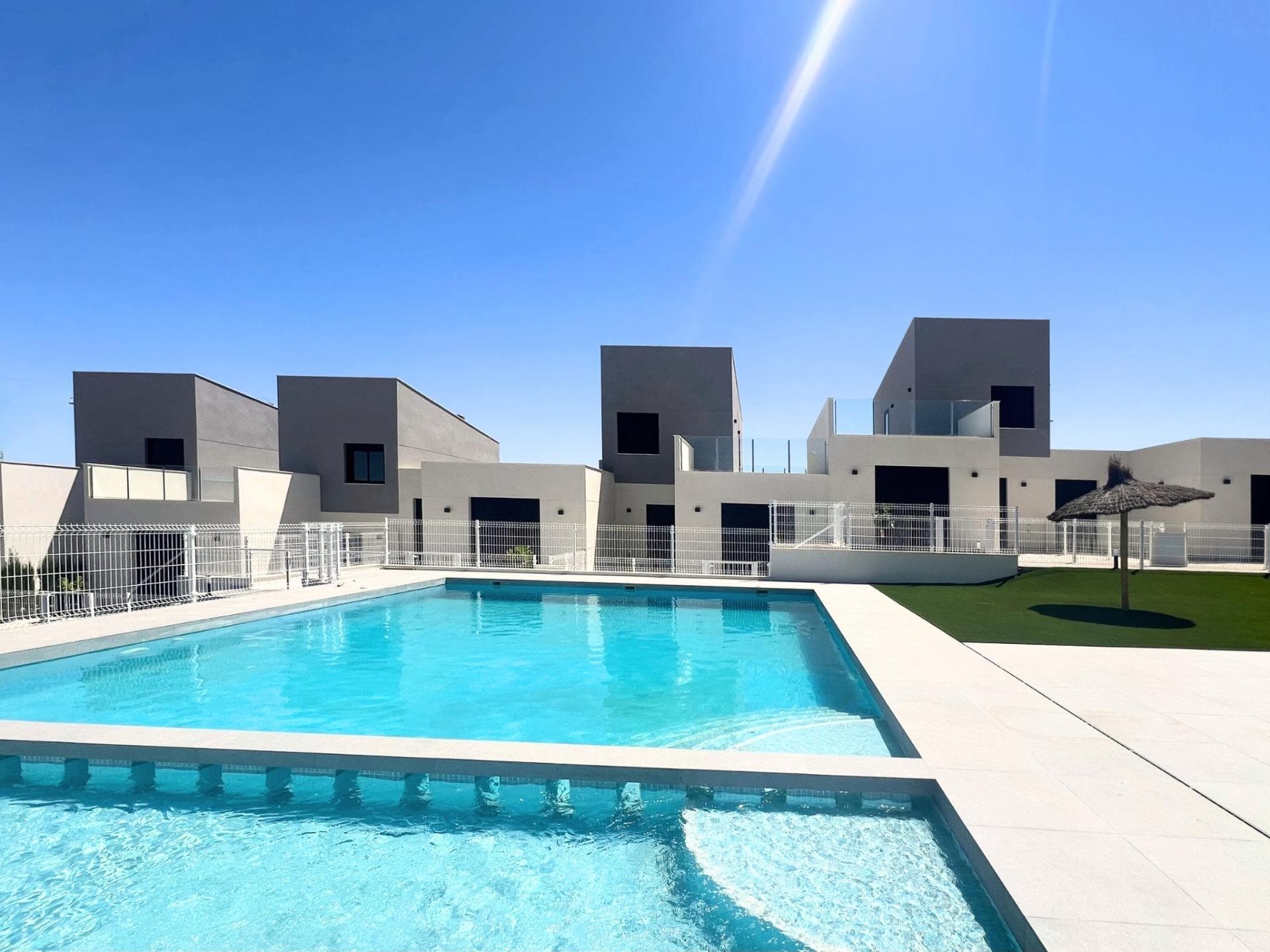 NEW BUILD TOWNHOUSES IN ALTAONA GOLF RESORT, MURCIA&#13;&#13; New Build residential of beautifultownhouses in Altaona Golf resort, Murcia.&#13;&#13; Located in a privileged environment where we can live quietly, in contact with nature and the mountains, we achieve quality of life, fresh air and open spaces.&#13;&#13; Beautiful 2 level townhouses at Altaona Golf and Country Village are perfect for embracing the Mediterranean lifestyle. &#13;&#13; Sunny homes designed with an outdoor lifestyle in mind, has 3 bedrooms, 2 bathrooms, open plan kitchen with lounge area, teraces, front and back gardens with space for a pool. &#13; An options private pool at an extra cost.&#13;&#13; Exclusive New Build residential located in Altaona Golf just 15 minutes by car from the center of Murcia capital and 20 minutes from the beaches you can enjoy the tranquility and security offered by the Golf Course that has 18 holes and the comfort to live close to all services.&#13;&#13; Murcias airport Corvera only 15 minutes drive away.&#13;