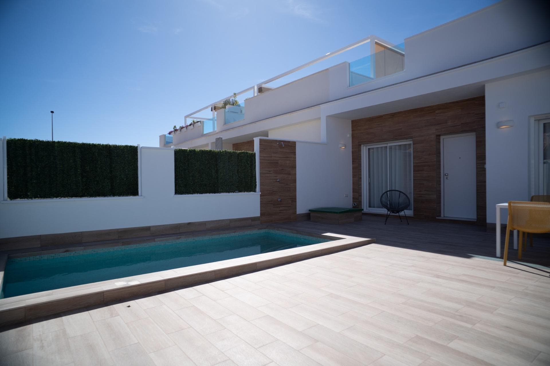 NEW BUILD TOWNHOUSES IN SAN JAVIER New Build luxury complex of 24 one level villas or on 2 floors with private pool, terraced area and solarium with Summer kitchen that allows you to enjoy all hours of sunshine, every day of the year. Each villa has 2 or 3 bedrooms and 2 fitted bathrooms on one level or 3 bedrooms and 3 fitted bathrooms on two levels.  Designed with a contemporary style and open planned concept, comprising a fully-fitted kitchen and lounge-dining room. The development is located in San Javier (Murcia), near the beach, surrounded by services, parks, sports facilities and several Golf Courses. The property will meet the highest standards and will be equipped with: Private swimming pool with shower. Kitchen completely furnished and equipped with oven, microwave, fridge, integrated dishwasher, hob and extractor fan. Lighting: inside the property (dining room, kitchen, corridors and bathrooms) as well as in outdoor areas. Lined wardrobes with drawers. Fully fitted bathrooms with toilet, vanity unit, mirror and shower with screen panels. Pre-installation for ducted air conditioning. Solarium with Summer kitchen. Parking space on the plot. San Javier is close to all amenities with easy access to the beach, water sports, shops and the transport network. Here you can enjoy all of the facilities that San Javier has to offer such as the local shops, bars and restaurants as well as being near to shopping centres, the airport of Murcia and all of the beautiful places to be found along the Mar Menor.  Corvera/Murcia airport is 30 minutes away and Alicante airport is 45 minutes away.