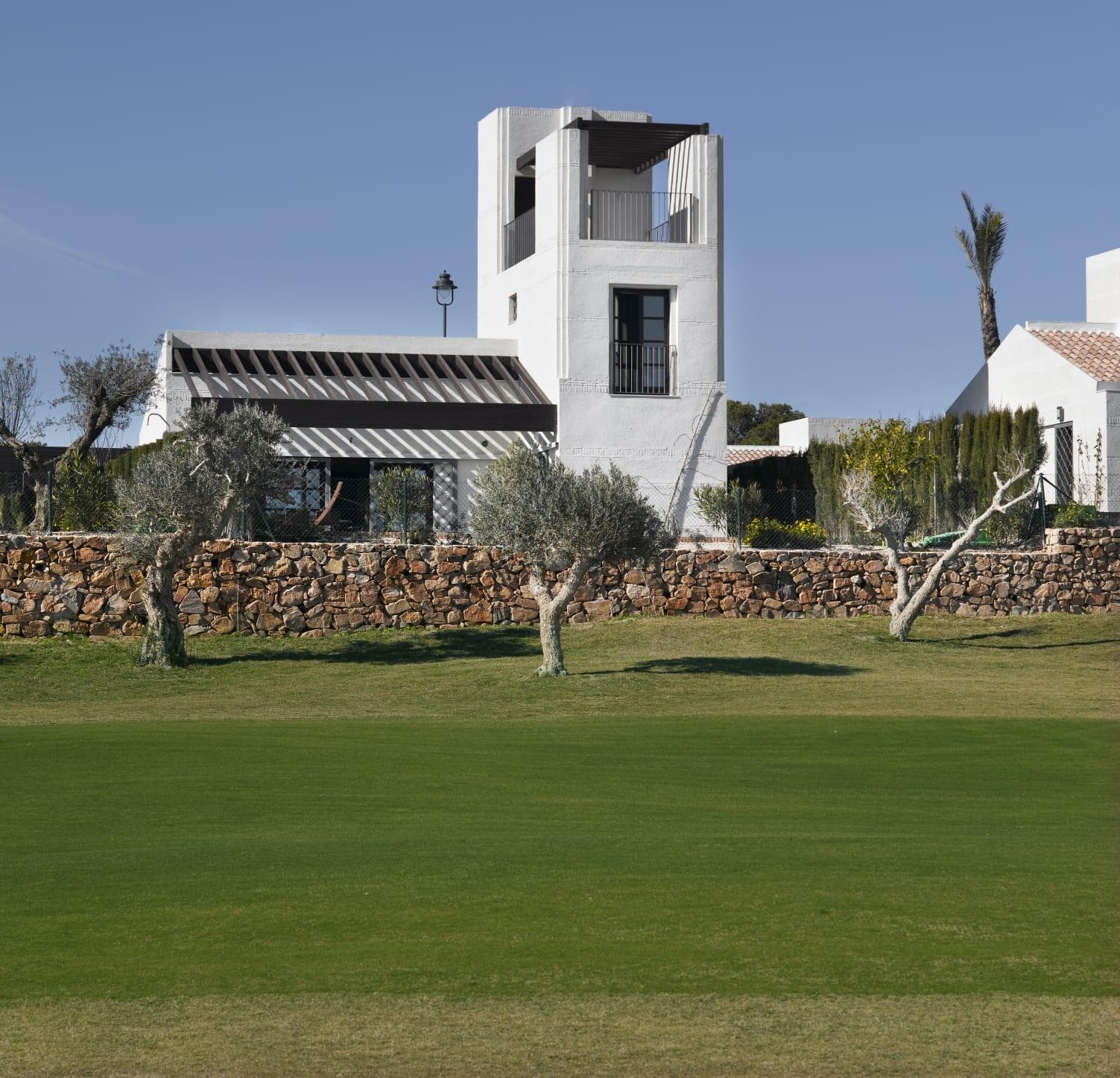 Elegant detached villas with private pool at Peraleja Golf Resort - Costa Cálida&#13;&#13;Mediterranean-style detached houses in a gated golf community&#13;&#13;20 detached villas with 6 models to choose from with 2, 3 or 4 bedrooms and 1, 2 or 3 floors on plots ranging from 375 to 800 m2. Some units have a rooftop solarium.&#13;&#13;Located in the prestigious Peraleja Golf Resort, in the Murcia region of southern Spain. These modern Mediterranean homes are set on spacious plots, each with a private pool, garden and parking. Designed with sloping roofs and natural materials such as wood and stone, these homes blend seamlessly into the surrounding landscape, while offering elegant and timeless interiors.&#13;&#13;Comfortable living with top-quality finishes&#13;Each house features:&#13;&#13;Fully fitted open-plan kitchen with appliances&#13;Bright living/dining room with a cosy wood-burning fireplace&#13;Central air conditioning and gas-fired radiator heating&#13;Secure entrance door and motorised access gate for vehicles&#13;Private swimming pool (3.5x5.5 m) with outdoor shower&#13;Outdoor water points and lighting&#13;Fully landscaped garden ready to enjoy&#13;&#13;These properties have been carefully designed by a renowned architect, combining elegant lines with natural textures, creating a unique and harmonious environment within a secure gated community.&#13;&#13;Life at Peraleja Golf Resort - Nature and security&#13;The houses are located within Peraleja Golf Resort, which has a 24-hour security gate, piano bar and clubhouse with gourmet restaurant. The complex is surrounded by protected natural areas where hiking, jogging and cycling trails are being developed for residents. The 18-hole golf course, originally designed by the legendary Severiano Ballesteros, is currently being renovated and is scheduled to reopen in late 2025. Some homes and the social club enjoy distant sea views.&#13;&#13;Convenient location close to beaches and towns&#13;This peaceful complex offers excellent access to key locations:&#13;&#13;Towns of Sucina and Avileses - 3-5 km&#13;Mar Menor beaches - 20 km (20 min by car)&#13;City of Murcia - 25 km (20 min by car)&#13;Murcia Airport (RMU) - 25 km (15 min by car)&#13;Alicante Airport (ALC) - 80 km (45 min by car)&#13;La Zenia Boulevard Shopping Centre - 35 km&#13;&#13;Enjoy the charm of the Costa Cálida&#13;Located near the traditional Spanish town of Sucina, residents can enjoy local shops, restaurants and authentic charm, while still being close to the coast and vibrant city life. This area has become increasingly popular with international buyers for its quality of life, good infrastructure, wonderful year-round climate and access to natural landscapes and the sea.&#13;&#13;Contact us today to secure your dream villa in Peraleja Golf and start enjoying life on the Costa Cálida.&#13;