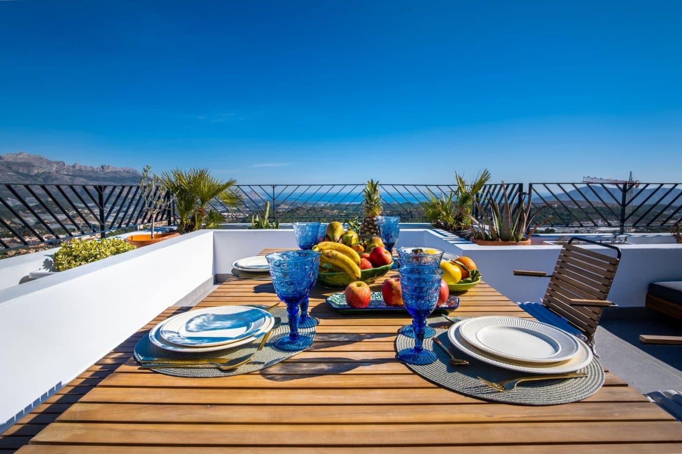 Brand new independent villas with sea views at Polop (Alicante province)&#13;&#13; Located 10km away from Benidorm beaches and night life and romantic Altea village.&#13;&#13; This residential benefits from wonderful sea views, comunal pool and social area and houses can be personalized with some extras like private pool, private solarium, underground garage, etc.&#13;&#13; Different models to choose from depending on your needs and budget, with 2 or 3 bedrooms.&#13;&#13; Residential has been designed with most of the houses in one level so we avoid stairs inside the houses and make them more comfortable to live in.&#13;