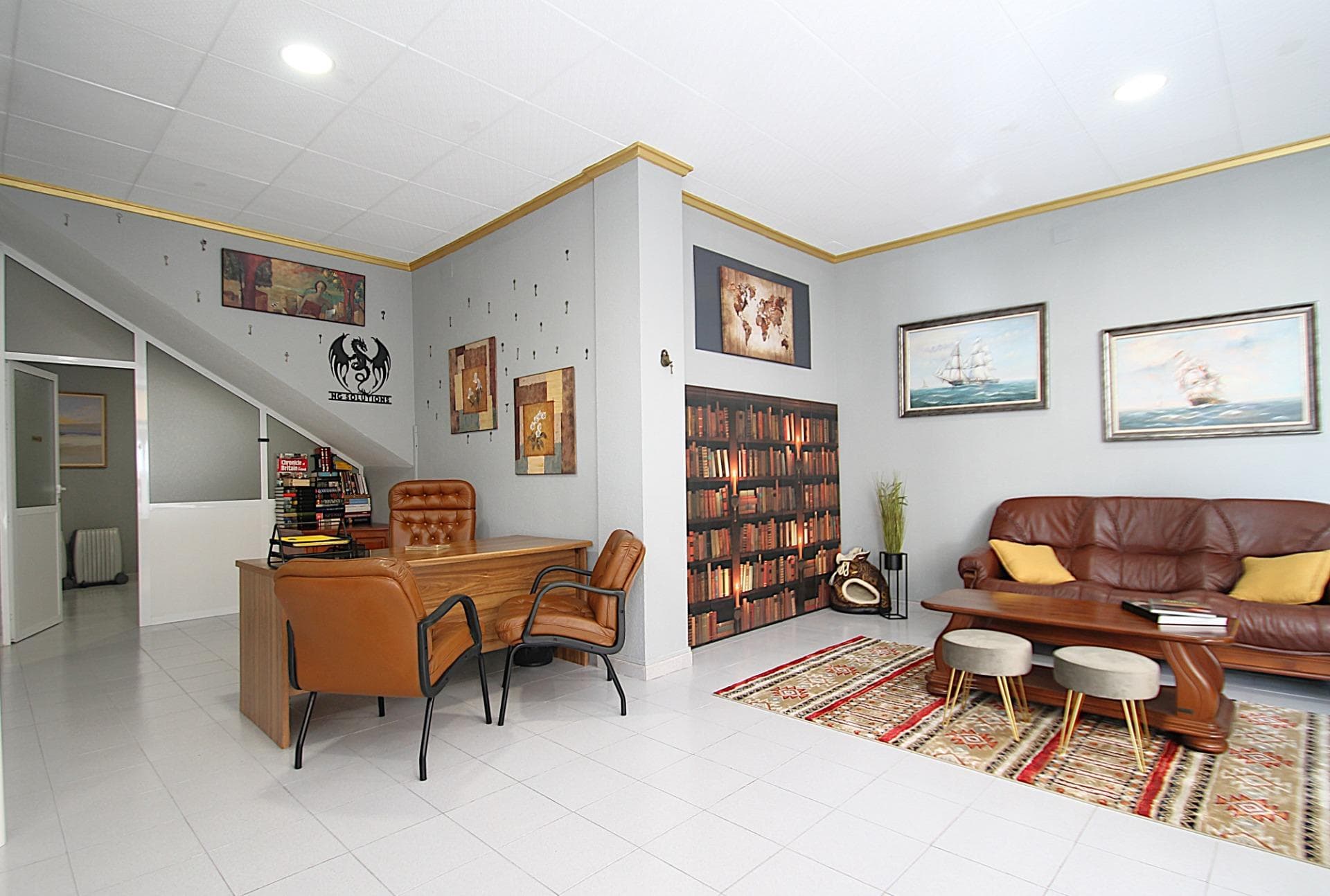 I’m showing you a place with something you can’t buy: soul. It’s right next to Plaza de Oriente, just a step away from Las Piscinas Naturales, in an area where there’s always life, movement, and projects that start with real energy. You walk in, and you feel it. The high ceilings, the natural light flooding everything, the sense of space… That feeling that tells you: “I can build something that truly works here.” The location is a gift: people passing by all day, cars, families, locals, tourists… If you need real visibility, this is the spot. Perfect for offices, clinics, children’s centres, or any business that wants to be right in the middle of everyday life. Right now, it has a very particular medieval-castle style décor. Eye-catching, yes. But if your project heads in another direction, it’s an easy fix: a white vinyl wrap and the space resets completely. The important part is already there: the light, the height, the corner position, the energy around it. More than a commercial unit, it’s a place where a good idea could take off with real strength. Taxes and legal costs are not included.