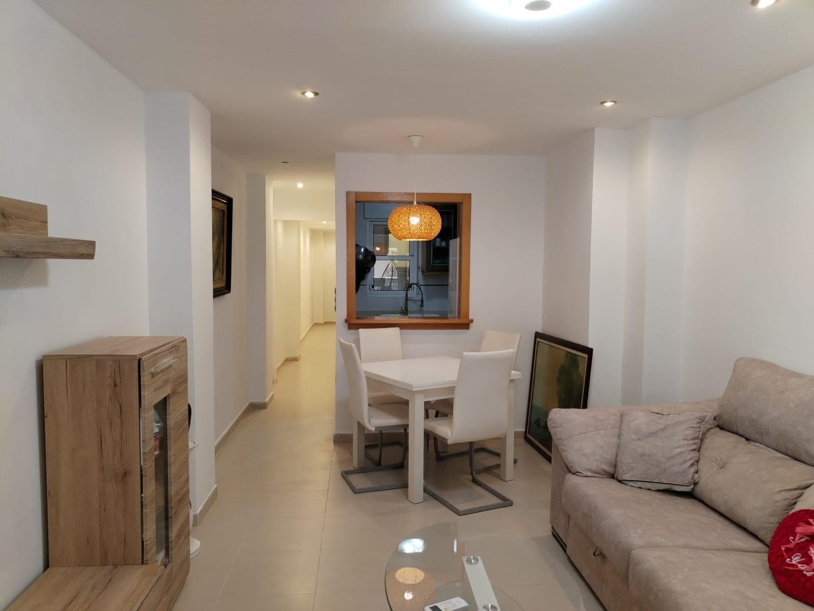 This south-facing apartment stands out for its natural brightness and comfortable layout, featuring 2 bedrooms and 1 bathroom. Its location is ideal for enjoying the Mediterranean lifestyle, just steps from beaches, supermarkets, restaurants and leisure areas. The property includes two storage rooms of 1.90 m² each within the building, as well as a private parking space with an additional 3.91 m² storage room, a valuable advantage in a high-demand coastal area and an added benefit for investment potential. Situated in a strategic part of the Costa Blanca, it offers excellent access to public transport, golf courses, medical centres and the airports of Alicante and Murcia, making it an appealing option both for year-round living and for a high-return investment. A bright, well-located home with everything needed to enjoy the sun 365 days a year.