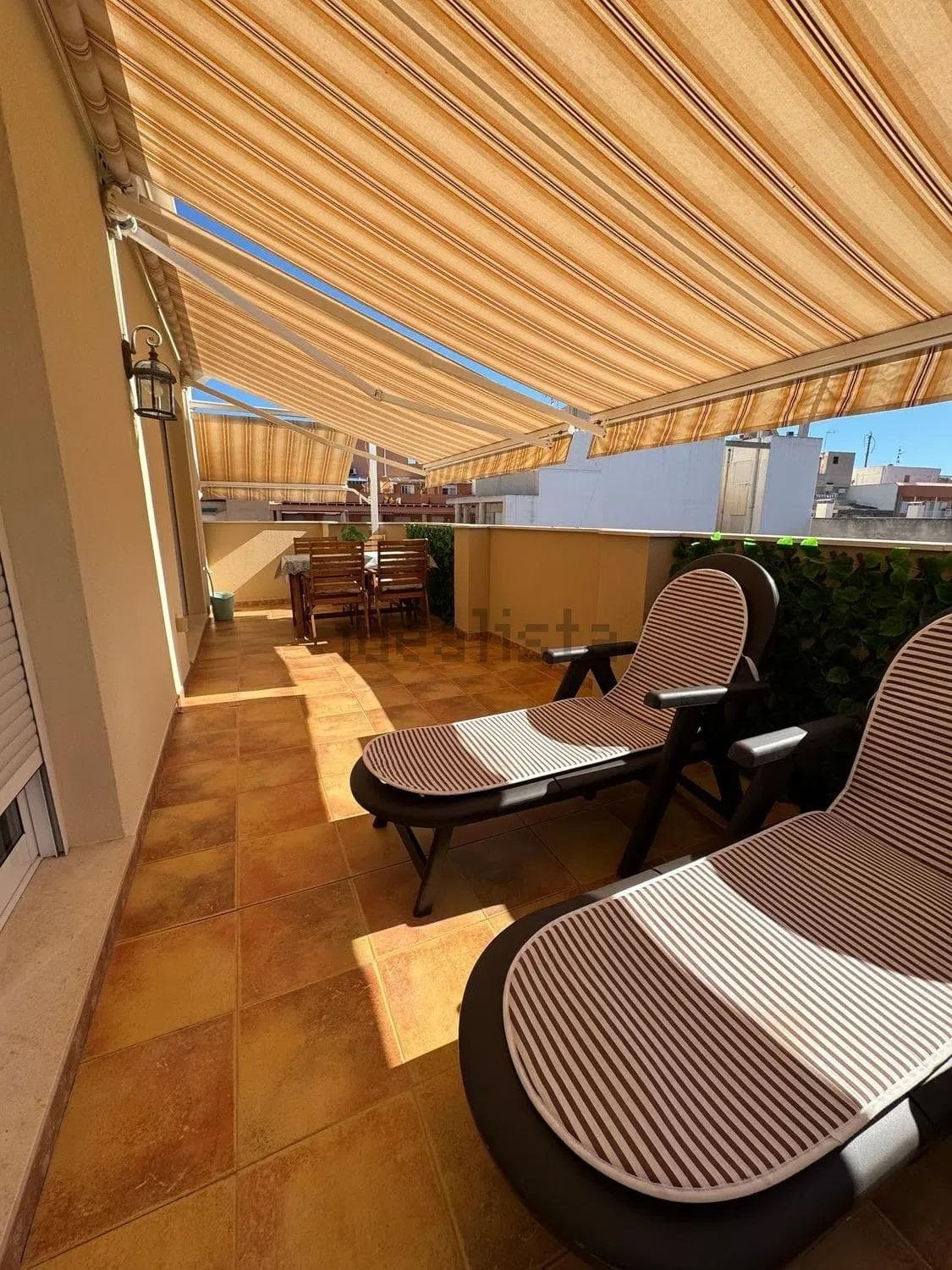 Discover this beautiful penthouse apartment located in the exclusive area of La Mata, just 100 meters from the spectacular La Mata beach, known for its crystal-clear waters and peaceful atmosphere. A perfect location to enjoy the sea and have all essential services—shops, restaurants, transport, and supermarkets—just a short walk away. The property features a spacious and bright living-dining room with direct access to a fully equipped French-style kitchen. It offers two large bedrooms, ideal for relaxation, and a fully renovated bathroom with a modern walk-in shower. The highlight of this penthouse is its magnificent 20 m² south-facing terrace, which guarantees sun all day long and provides the perfect space to relax, enjoy outdoor meals, or simply take in the beautiful views. A unique opportunity to live by the sea in one of the most sought-after areas of Torrevieja.