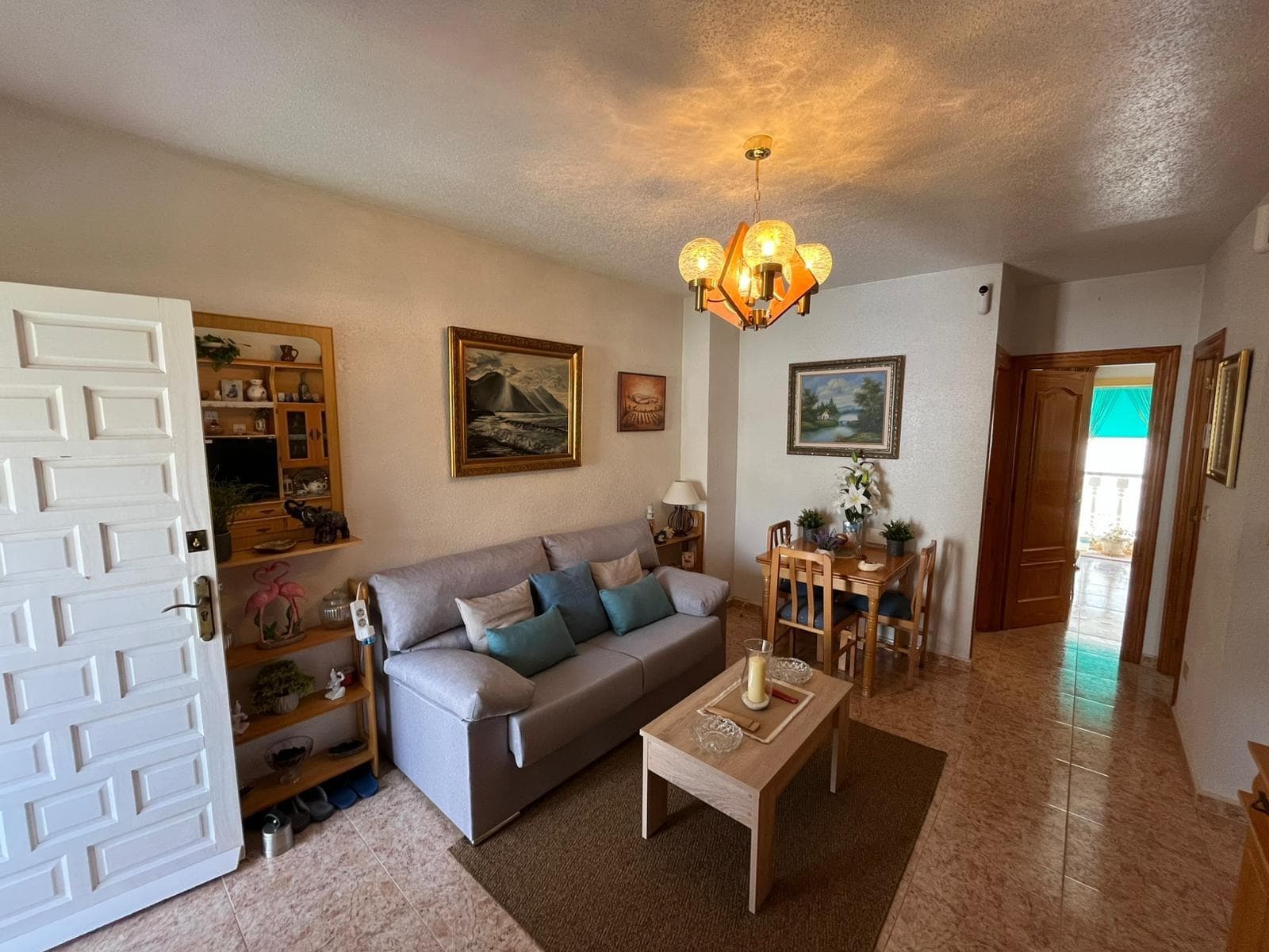Charming Bungalow with Patio and Orange Garden! Discover this cosy bungalow type property located in San Pedro del Pinatar, just 450 metres from the beach. A perfect opportunity both as a permanent residence and to enjoy your getaways by the sea. The house has 52 m² built, distributed in 2 spacious bedrooms, a complete bathroom, equipped kitchen and a bright living room with high ceilings that give a feeling of spaciousness. One of its main attractions is its private patio with a charming mini garden of orange trees. A green corner that offers natural shade and freshness on summer days, ideal for relaxing, reading or enjoying a meal outdoors. South-east facing, the property enjoys excellent natural light throughout the day. Extras included: alarm, storage room, balcony, wooden carpentry, and connection to all essential services: supermarkets, medical centres, university, green areas and public transport. Located in a central and quiet area, this property combines comfort, location and quality of life. Can you imagine yourself enjoying the sun under your own orange trees? Contact us and come to visit it, you will love it!