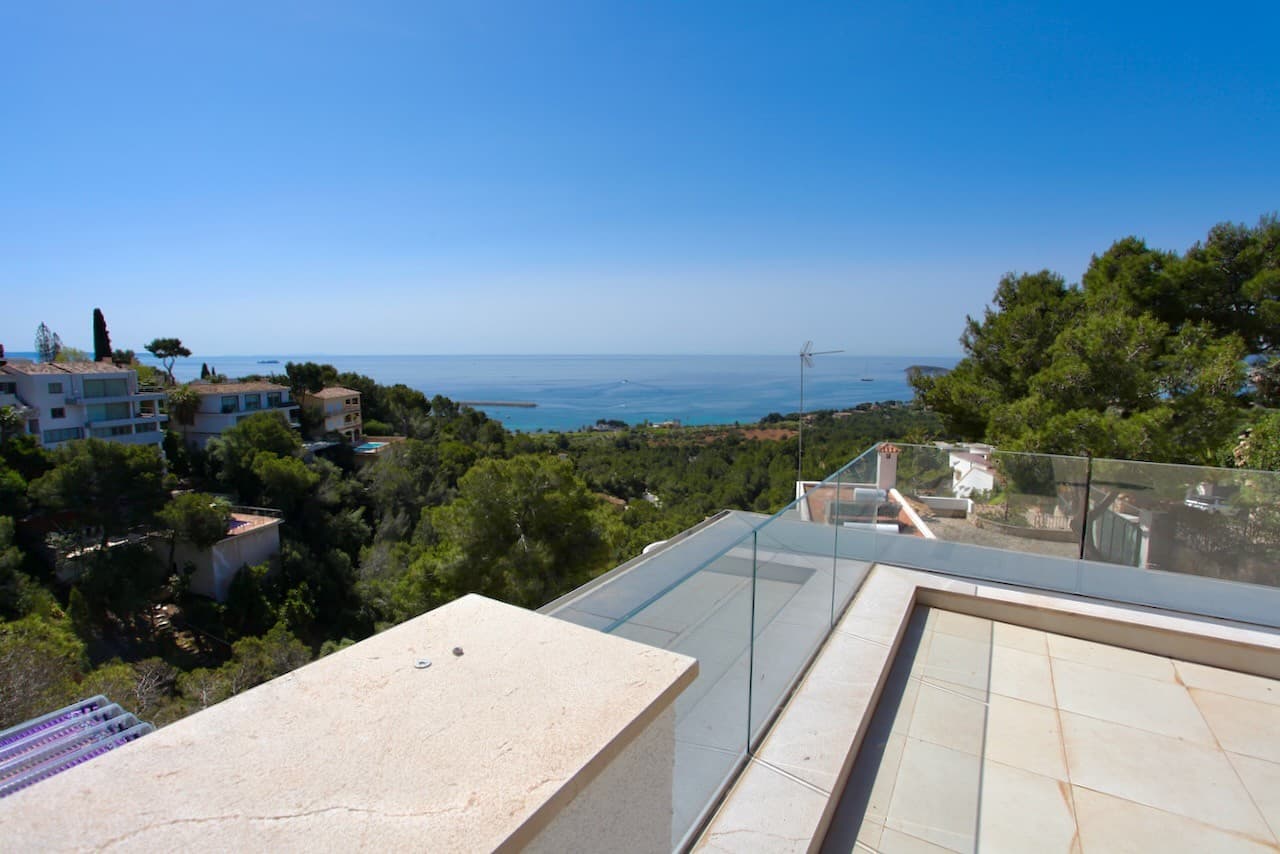 Discover your dream home in Costa d’en Blanes – a beautifully reformed luxury villa designed for the modern Mediterranean lifestyle.This exceptional family residence has just undergone a complete renovation, transforming it into a contemporary masterpiece with light-filled interiors and seamless indoor–outdoor living.The open-plan main living and dining area features a state-of-the-art Miele kitchen, perfect for both entertaining and family life. The villa offers four elegant bedroom suites, including a stunning master suite with a designer bathroom and generous walk-in shower. The lower floor hosts a second living room opening directly onto a spacious terrace, complemented by a separate fitted laundry room and guest cloakroom. A self-contained guest apartment with kitchenette and en-suite bathroom ensures privacy and comfort for visitors.Exterior highlights: A private saltwater swimming pool with counter-current system, sun-drenched bathing terraces, a large roof terrace with glass balustrade showcasing panoramic sea and coastal views, and secure parking for up to three vehicles.Every detail has been considered for year-round comfort: underfloor heating, air conditioning (hot/cold), double glazing, and electric security shutters.This villa is more than a home – it’s a lifestyle. Contact us today to arrange your private viewing.