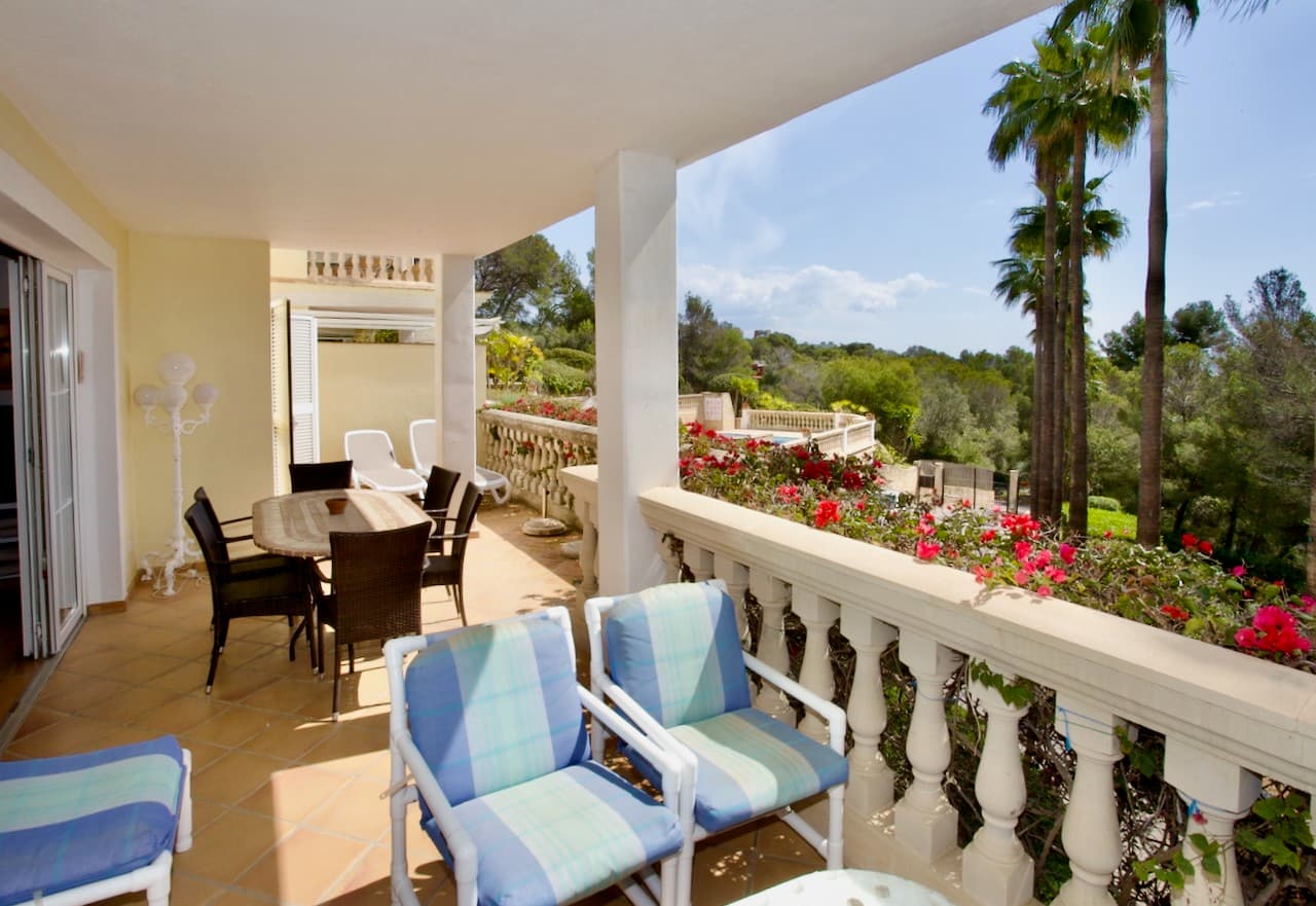 Start your dream life in one of the most wanted and known villages of Mallorca and only minutes away from white sandy beaches and ammenities!Interior features: This well designed apartment proves excellent accommodation, a spacious main living/dining room with feature fireplace, fitted cabinetry and with patio doors onto a large, south facing, covered terrace with views over the gardens and pool area. A fully fitted and equipped modern kitchen with French doors to the conservatory/breakfast room. Separate utility/laundry room.There are 3 excellent bedrooms, each with fitted wardrobes, including the master suite with dressing area and en suite bathroom providing both bath and separate shower. A family bathroom is shared by the other two bedrooms.Exterior living: The community provides a lovely pool area with open bathing terraces set within the mature landscaped grounds. Sauna. Approached through the secure gated entrance and long driveway, garage parking is included for one car in the underground car park and a lockable storeroom.Additional features:Security shutters. Integral air conditioning throughout (heat/cool). Heated floors in the bathrooms. Video entryphone system.This apartment will make you and your family feel comfortable, safe and simply make it easy to enjoy the best of life together under the mediterranean sun! Call or write us to schedule a viewing, this property is a true oportunity!