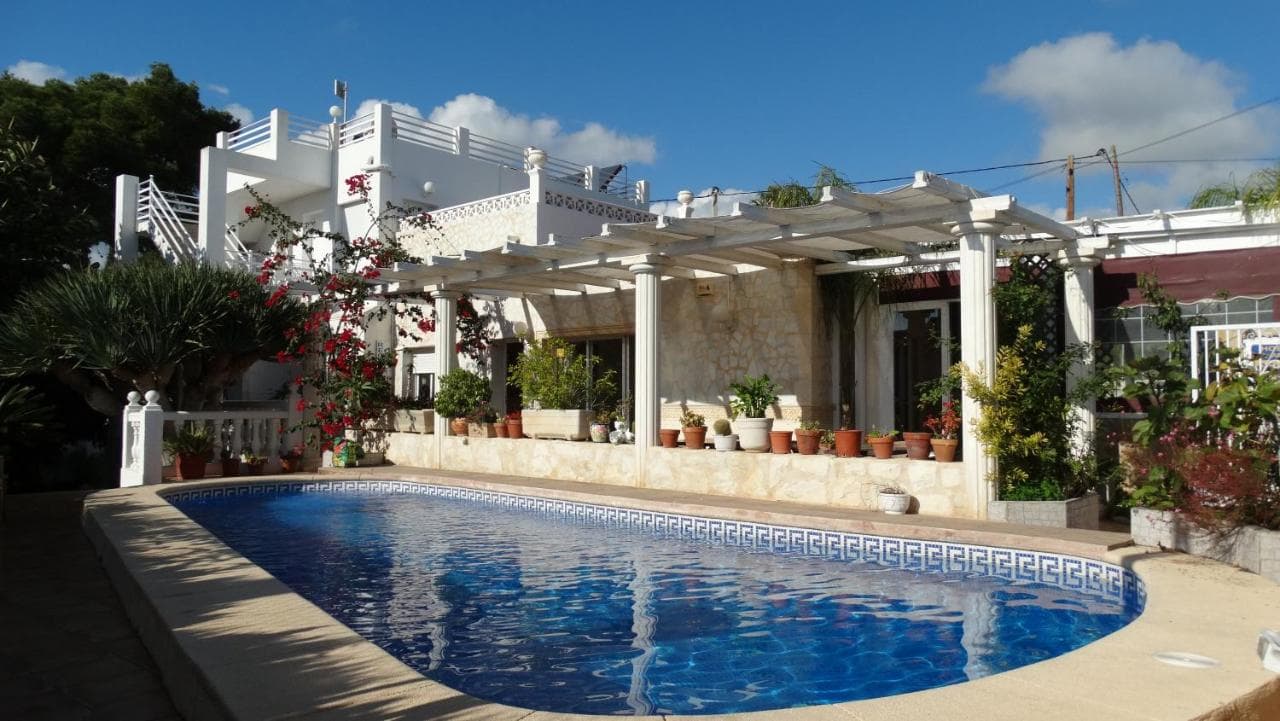Bedrooms: 18, Bathrooms: 15, Other in Calpe, Alicante, Spain