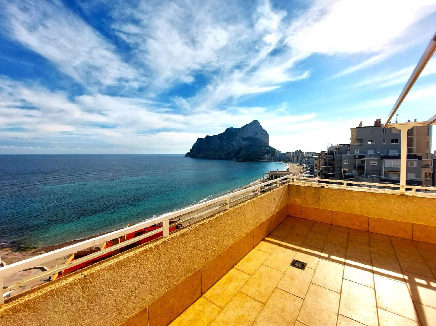 If you're looking for a home with spectacular views and a prime location, this duplex penthouse on Playa de la Fossa is ideal for you. Located on the 13th floor, it offers 180 m² of space with 3 bedrooms and 3 bathrooms, combining spaciousness and comfort. Its 3 terraces, 2 of which are generously sized and total 120 m², offer stunning views of the Mediterranean, the Peñón de Ifach, Las Salinas, and the mountains, are particularly noteworthy.The property is ready to move into and includes an outdoor parking space within the complex. You can also enjoy the communal pool, perfect for relaxing at any time.Excellent location, just steps from the beach and close to all amenities: supermarkets, restaurants, and entertainment areas.Don't miss this opportunity. Contact us for more information or to arrange a viewing.