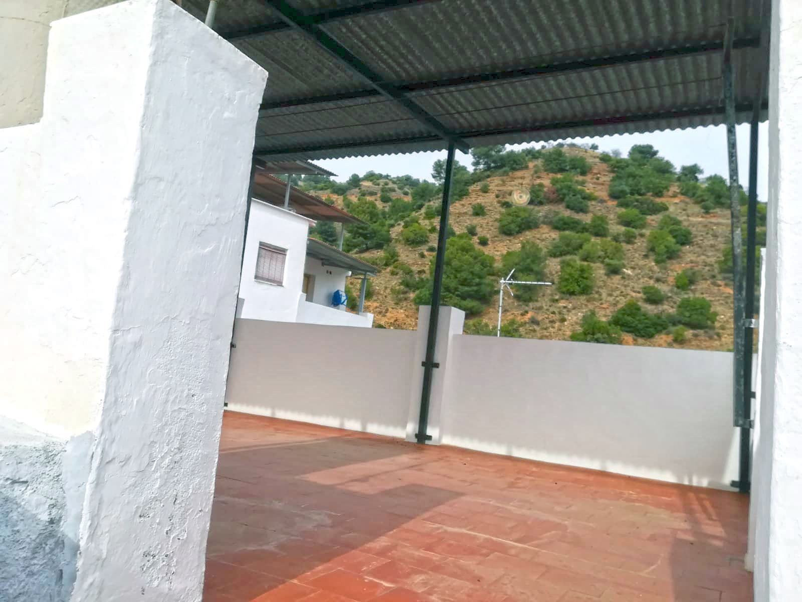 Nice town house on the edge of the village in a fantastic location, with views of the mountain, and in a very quiet street but only a few steps from the town centre. The house has four storeys, has been renovated and is distributed as follows: Ground Floor: small living-dining room, bedroom, fully fitted kitchen that leads to a patio, and a shower room. First Floor: two double bedrooms and a bathroom. Second Floor: three bedrooms, a WC and a utility room. Top Floor: large covered roof terrace with beautiful views of the village and the mountains. The house is sold fully furnished and equipped.