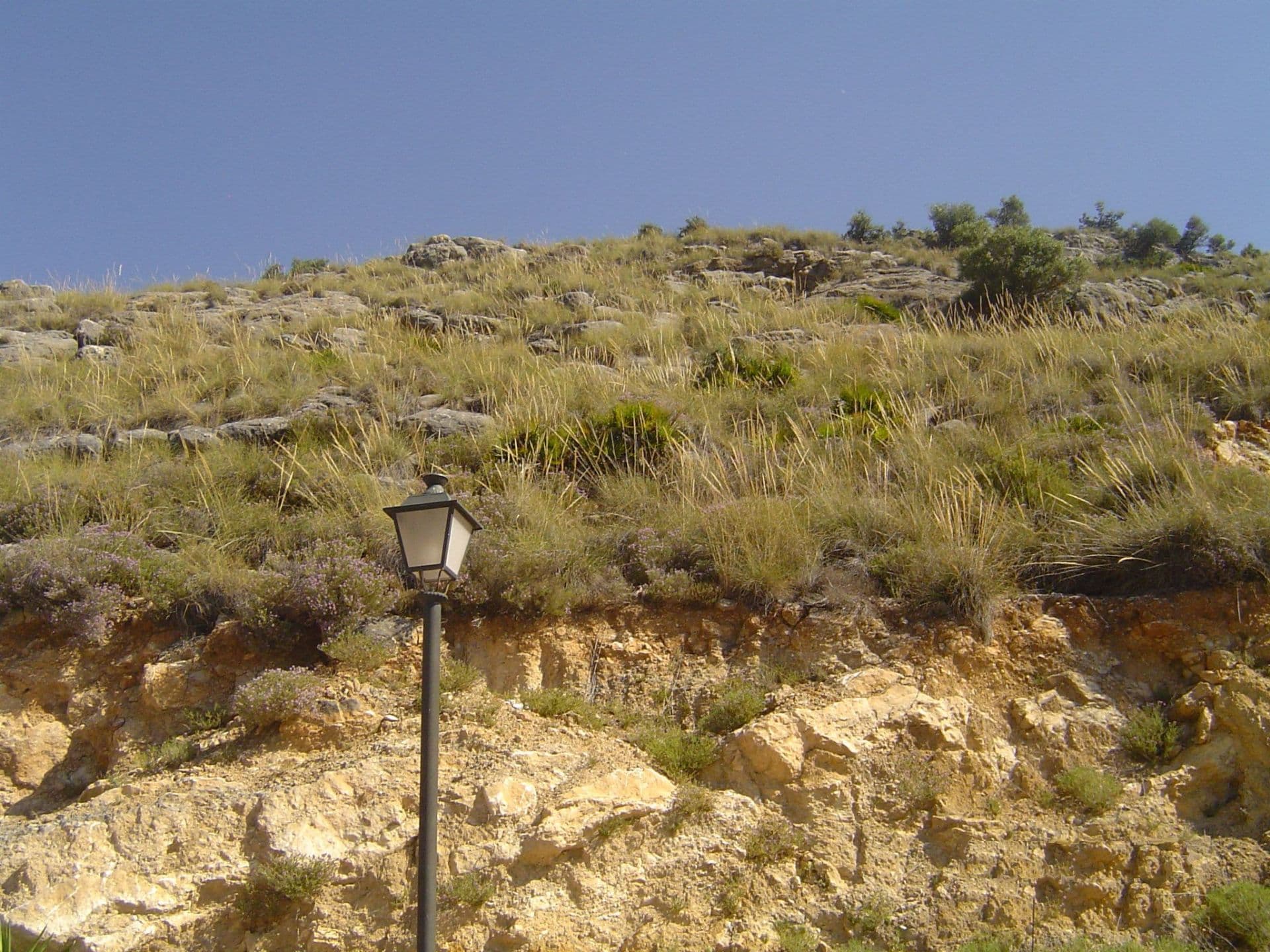 Urban Plot for sale in Sierra Gorda (Coín) with uninterrupted views across the Guadalhorce valley.Able to build a villa of up to 200m² plus basement.