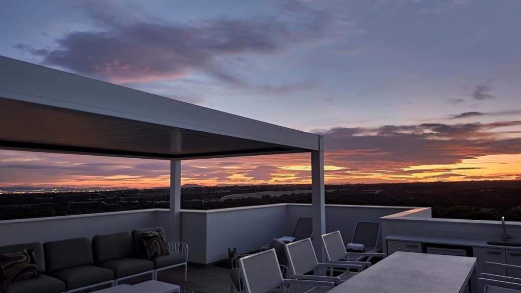 This brand new, luxuriously furnished penthouse with spectacular views is located on the prestigious Las Colinas golf resort. The three furnished bedrooms, spacious and stylish living room, terrace and solarium in combination with a beautiful Mediterranean landscape and sheltered location make this dream apartment an excellent choice as a residential or country residence in Spain.By opting for light colors and elegant furnishings, all 3 bedrooms (including 1 with a private bathroom) exude serene tranquility and comfort.The living room with open kitchen, bar corner and spacious terrace (23m2) offers a magnificent view over the golf resort. The modern fully equipped kitchen with built-in cupboards has a dishwasher with comfort lift technology, water filter system, induction hob, wine cooler, etc.Electric shutters have been installed in every room for more atmosphere and privacy. An optimal indoor climate is guaranteed by an energy efficient heat pump air handling system combo and can be controlled separately for each room. The house has a private underground parking space where a charging station can be installed if desired, a large storage room and a beautiful communal swimming pool. The Spanish holiday feeling can be experienced at all times on the spacious roof terrace of no less than 100 m2! with an outdoor kitchen, pergola, jacuzzi and 360 degrees unobstructed view over the natural landscape and the Mediterranean Sea. The outdoor kitchen (3x3.6m2) has plenty of cupboard space, a granite worktop, induction plate, dishwasher and refrigerator. The sliding roof of the aluminum pergola (5x3m2) is electrically operated and creates an ideal shady spot.To complete your stay, you can experience the ultimate feeling of enjoying yourself in your own jacuzzi: 5 people, 102 hydro jets, LED lighting and speakers!How wonderful would it be to start the day with a fresh cup of coffee at the bar or end it with a delicious cocktail at sunset on your own roof terrace in a Mediterranean environment!