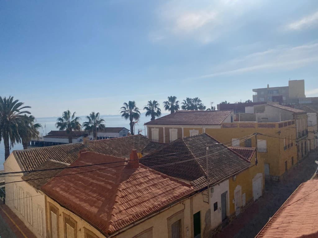 Beautiful apartment for sale in Los Alcázares, just 40 meters from the Mar Menor beachesThis charming apartment is located on the second line, in an ideal spot just 40 meters from the stunning Mar Menor beaches. It offers everything you need for a relaxed and comfortable coastal lifestyle.The apartment features 3 spacious bedrooms and 2 bathrooms, perfect for a family or guests. It is fully furnished and provides an open and bright atmosphere. The large terrace offers a beautiful sea view and is the perfect place to enjoy the sunset or dine outdoors with family and friends.Additionally, there is underground parking with a storage room, providing extra storage space and convenience. The property is on the second floor, accessible via stairs, and offers access to a shared rooftop terrace, where you can relax and enjoy panoramic views of the surrounding area.The apartment is also equipped with fiber internet, so you can stay connected at all times, whether for work or leisure.This is a perfect opportunity for anyone looking for a vacation home or a permanent residence on the Mar Menor coast. Don’t miss this chance and contact us quickly for more information or to schedule a viewing!