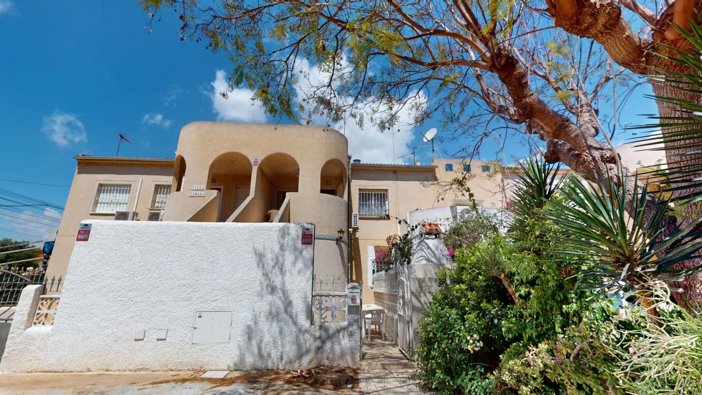 For Sale in Los Narejos – Just 1 km from the Beach!Located in the heart of the popular Los Narejos neighborhood, just a short stroll from the lively Saturday market, this charming property offers great potential. Whether you're looking for a holiday home, an investment opportunity, or a permanent place in the sun – this home ticks all the boxes.The property features 2 bedrooms and 1 bathroom on the upper floor. In addition, there is a versatile room on the ground floor, ideal for use as storage, a home office, or even a third bedroom – perfect for those needing a bit of extra space!Love the outdoors&8364; You'll enjoy both a ground floor terrace and a spacious sunny terrace on the first floor, where you can soak up the sun all day long. The living room is equipped with air conditioning, ensuring year-round comfort.While the property could benefit from some updating, it offers a solid base to make it your own. The location is truly ideal: peaceful yet close to everything – shops, restaurants, and of course the beautiful beaches of Los Alcázares.