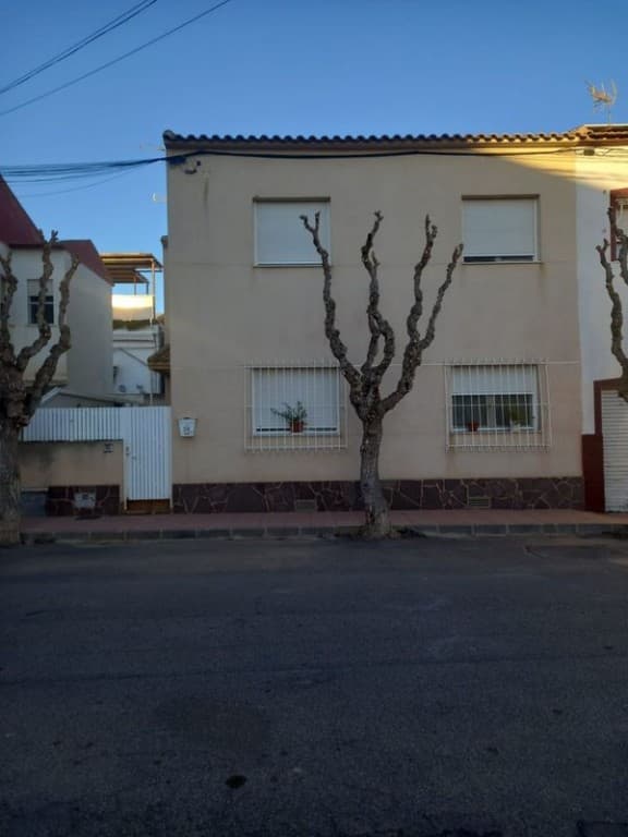 Discover your new home in the heart of San Javier!This charming semi-detached house offers the perfect combination of comfort and a prime location. Situated right in the center, you’ll have supermarkets, the local police station, the medical center, and the town’s picturesque plaza all within easy reach. Plus, you’ll be just a short walk from the beach—ideal for enjoying the sun and sea anytime.With 200 m² built and 194 m² of usable space, this well-maintained resale property features three spacious bedrooms and three bathrooms, providing the perfect layout for the whole family. The small garden is the ideal spot to relax or enjoy a barbecue with friends. Its cozy design will make you feel at home from the very first moment.Don’t miss this unique opportunity to live in one of the most sought-after areas of San Javier!