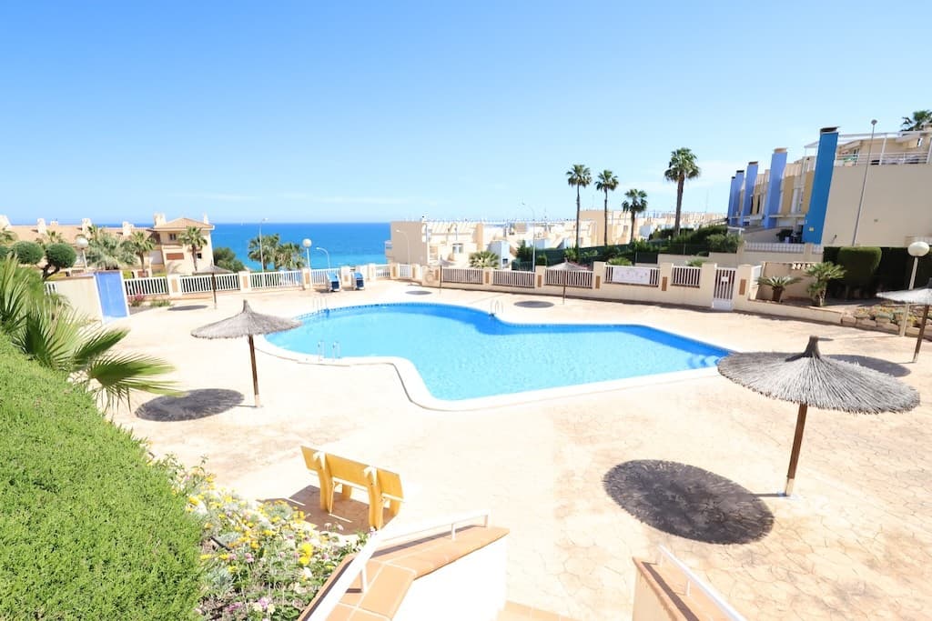 We present at the Costa Blanca Alicante a a downstairs apartment in Aqua Marina Campo Amor Orihuela Costa with seaview and close tho the swimmingpool! This flat have a large terrace with entrance to the pool, 2 bedrooms, a bathroom and a wide equiped kitchen with entrance to the patio! A closed garage is included! Close to al services and a few steps to the beach!