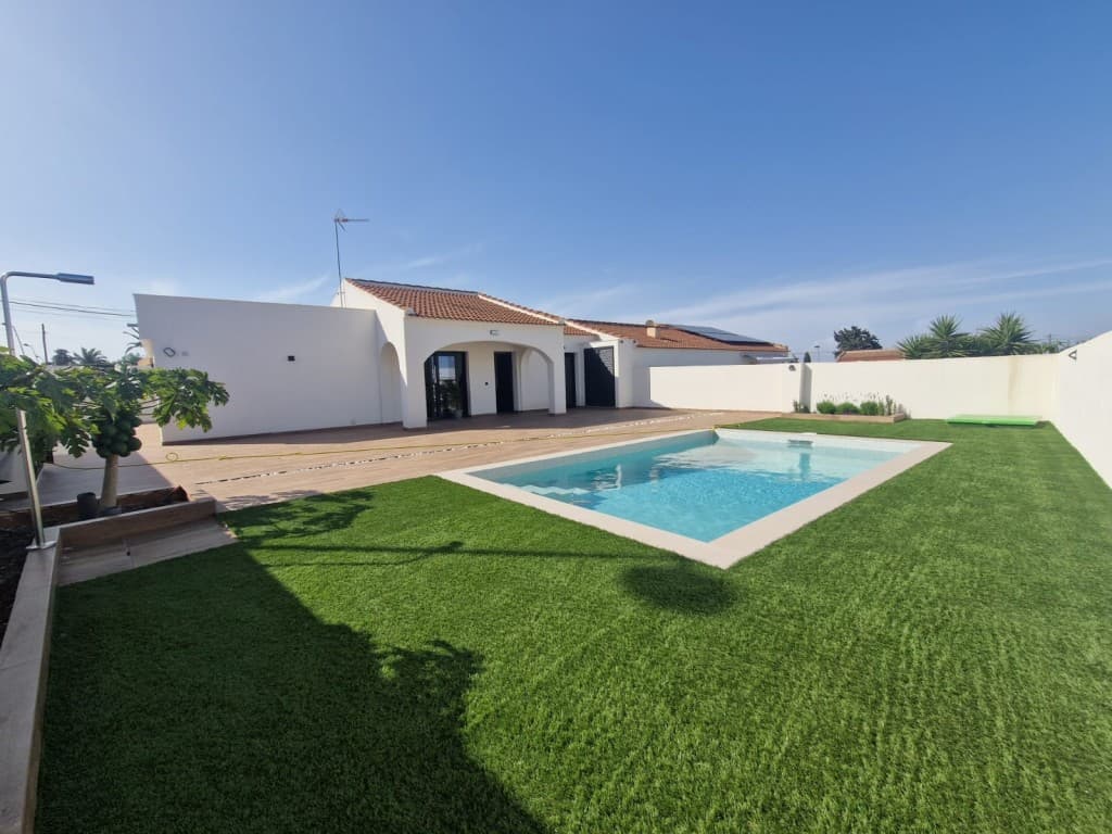 Modern Villa with Private Pool in Los Balcones, TorreviejaFrom the moment you step through the front gate, you’re welcomed by a spacious, landscaped garden. A stylish tiled terrace surrounds a beautiful private pool, bordered by synthetic grass and mature plants. With no overlooking neighbors, the garden offers comfort, privacy, and the freedom to relax or entertain.Inside, the villa features a bright and well-appointed living-dining area, tastefully decorated, and a fully equipped modern kitchen (oven, microwave, vitroceramic hob, extractor hood, ceiling lighting). The home includes 3 bedrooms, 2 fully fitted bathrooms (one with a double sink), and a utility room with a washing machine.The total living space is 72 m².Enjoy year-round comfort with air conditioning in all rooms, double-glazed windows, and built-in shutters. The property is sold furnished and ready to move in.Close to all amenities: shops, restaurants, bus stops, playgrounds, gas stations, green areas, cafés, pharmacies – everything you need within easy reach.Don’t miss your chance to visit – you’ll fall in love with its modern charm and clean design.Torrevieja is a vibrant coastal town on Spain’s Costa Blanca, famous for its mild climate, natural salt lakes, and award-winning sandy beaches. With over 300 sunny days a year, it’s a paradise for beach lovers and outdoor enthusiasts.The town offers the perfect blend of laid-back Mediterranean lifestyle and dynamic local culture, with lively seafront promenades, weekly markets, cultural events, and a welcoming international community. Whether you’re looking for a holiday escape or a permanent residence, Torrevieja combines convenience, nature, and authentic Spanish living.