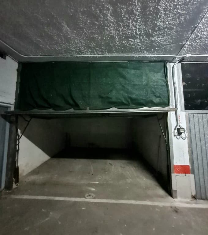 Spacious Double Garage with Storage Potential in Central Benidorm. Situated in central Benidorm, this 28 m² enclosed double garage is a rare find offering both practicality and potential. With generous dimensions — over 5 meters in both width and depth — it easily accommodates two vehicles side by side.The interior ceiling height of 3.5 meters allows the possibility of building a mezzanine level, perfect for additional storage. A robust metal door ensures security, and the garage is accessible from two different streets, providing easy maneuverability and convenience.In addition to vehicle parking, the space is legally permitted for use as a storage room or private warehouse — making it ideal for tradespeople, small businesses, or anyone needing secure, flexible space in a central location.Annual community fees are low at just €130, and the IBI (property tax) is only €120 per year.Whether you're looking for secure parking, a personal storage solution, or an investment in centrally located property, this versatile garage in Benidorm is a smart choice.